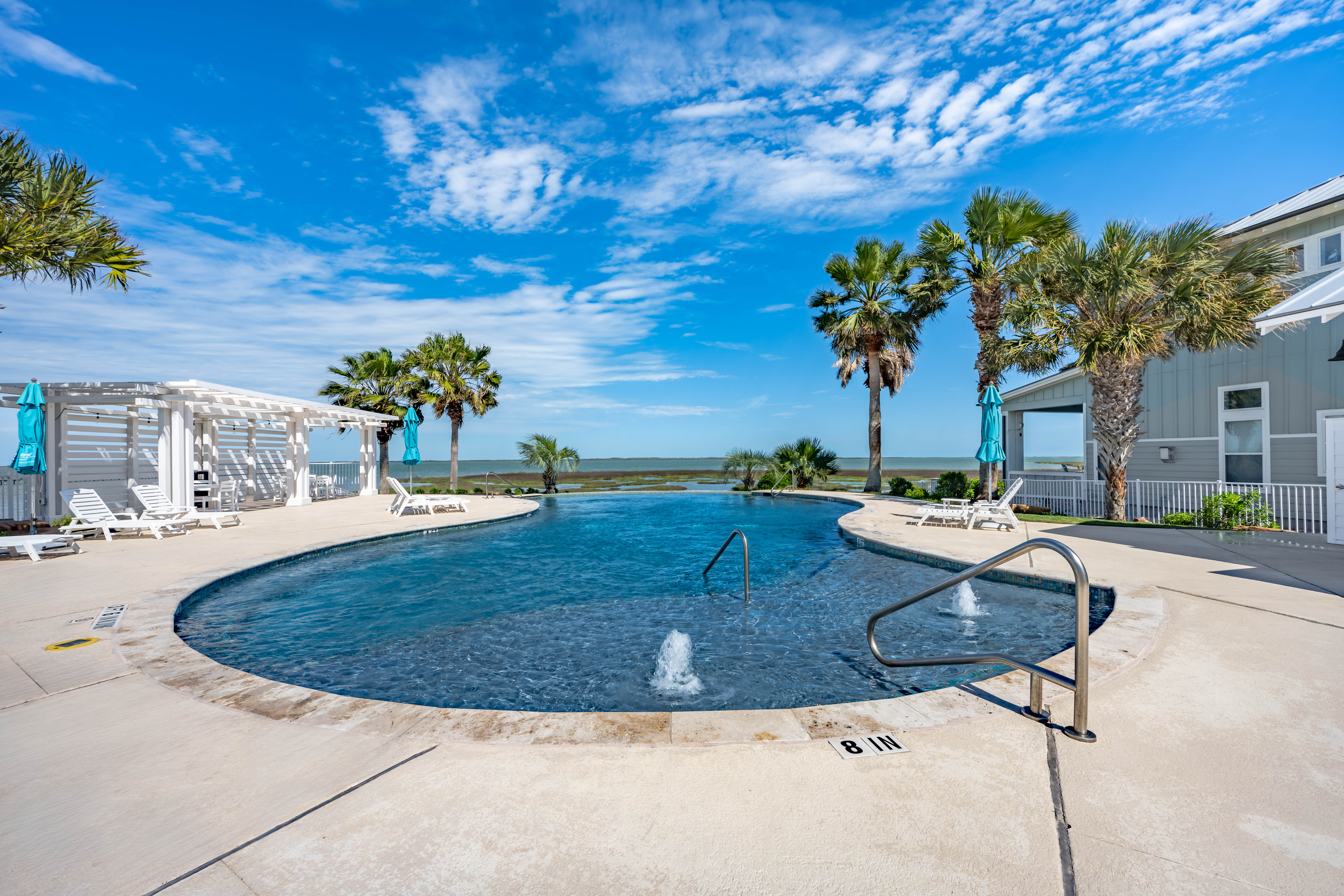  Relaxing 4BR Waterfront Condo - 物件實景