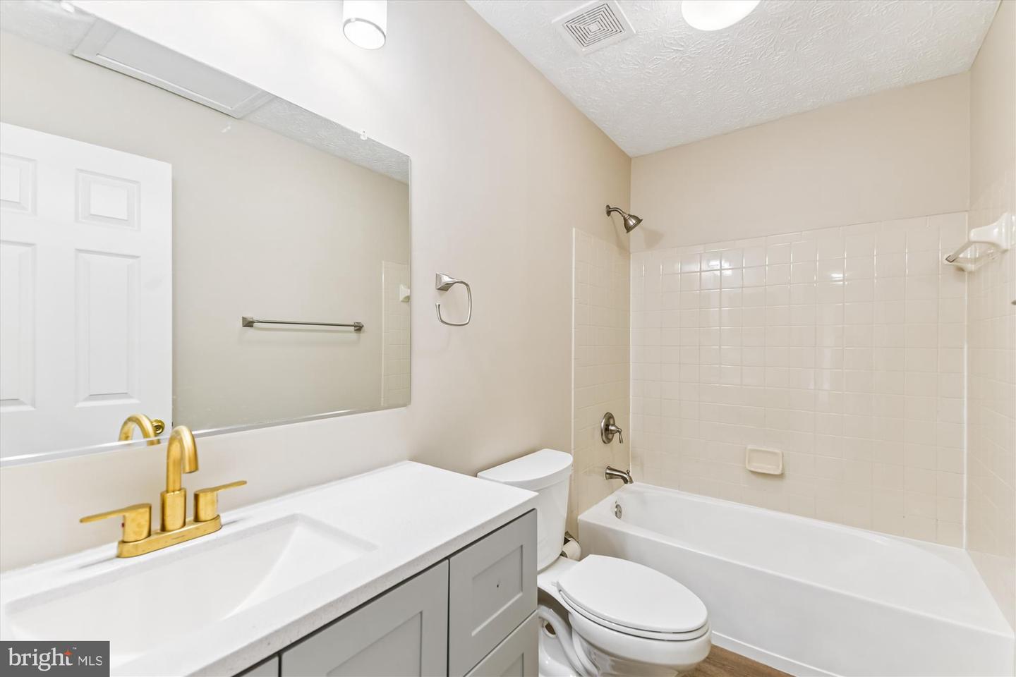 Aberdeen, Maryland, 21001, United States, 6 Bedrooms Bedrooms, ,4 BathroomsBathrooms,Residential,For Sale,1989015