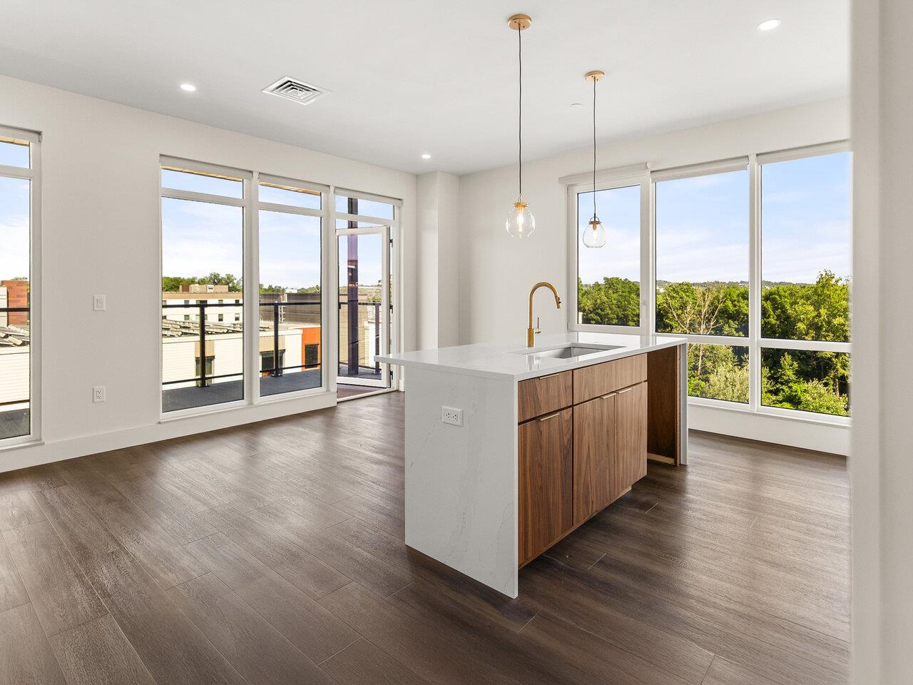Burlington, Vermont, 05401, United States, 2 Bedrooms Bedrooms, ,1 BathroomBathrooms,Residential,For Sale,1777939