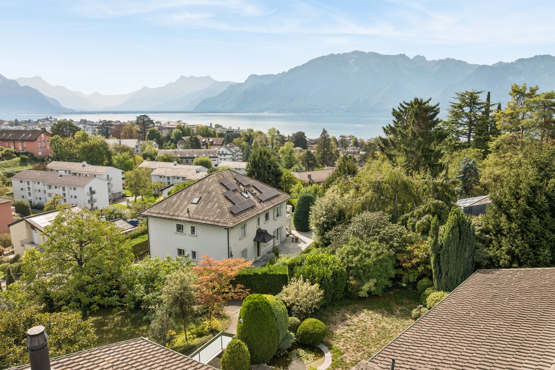  8-room architect-designed villa with a lake view - 物件實景