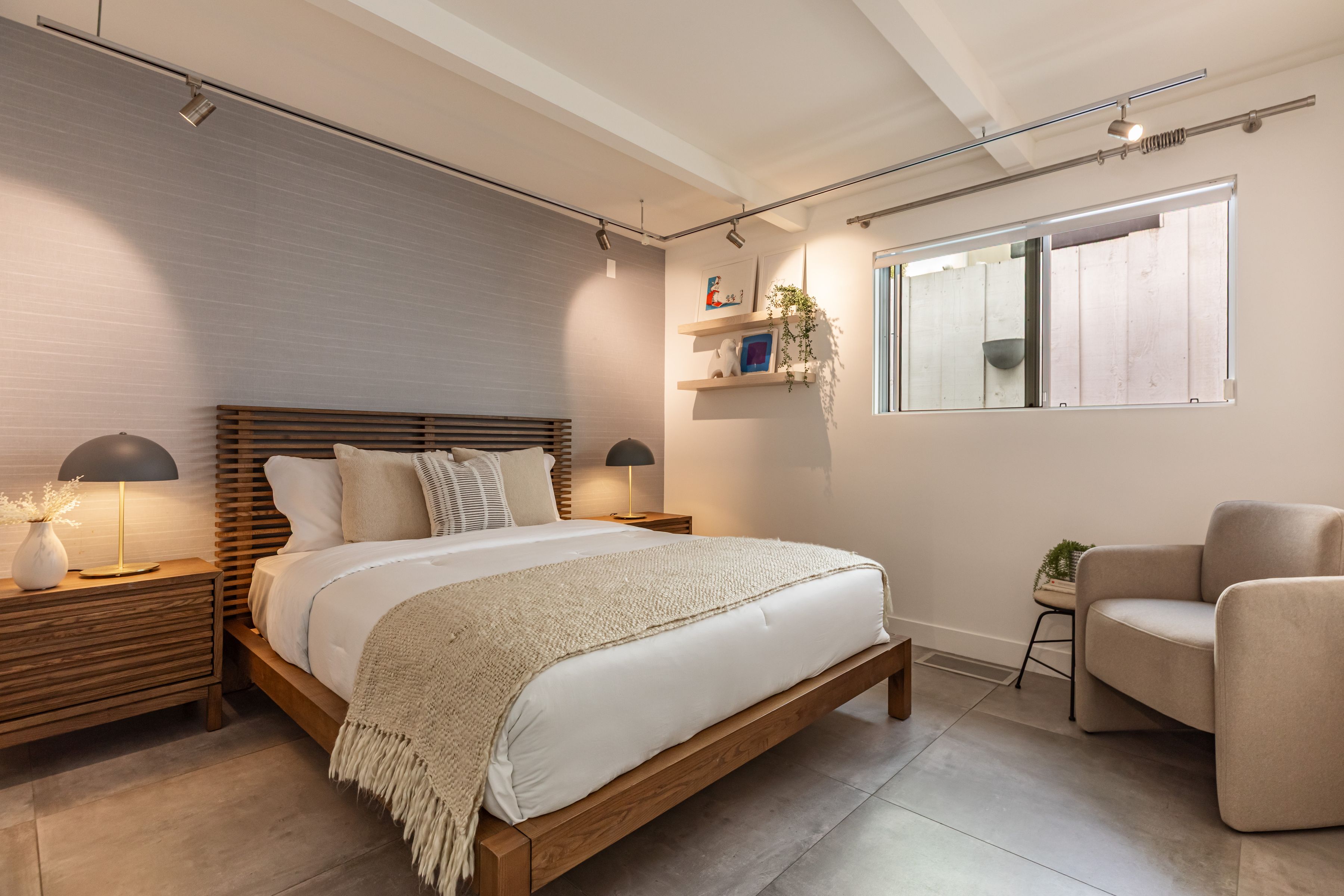  586 Lorna Lane - 物件實景