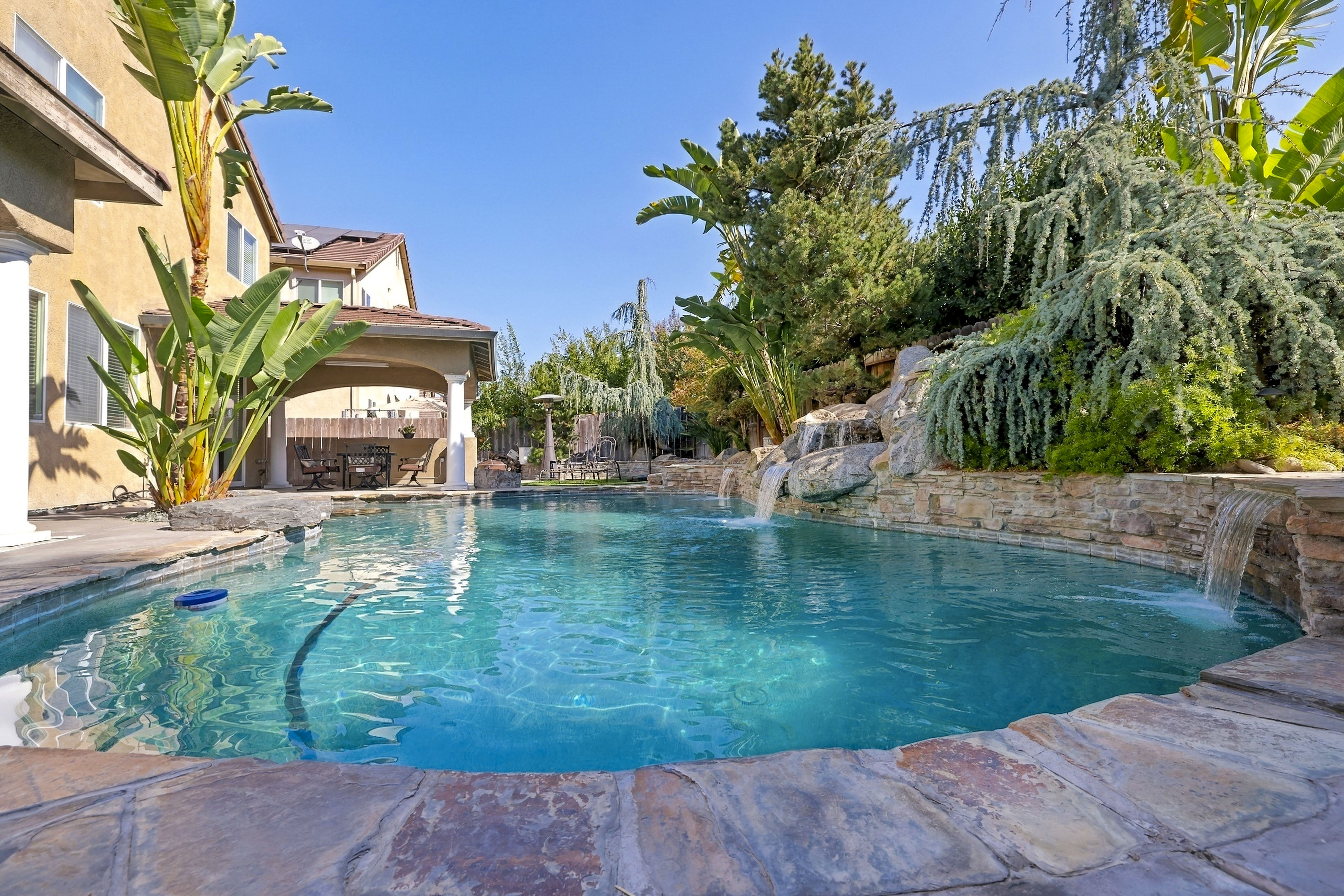  Expansive Paseo West Home with Poolside Living - 物件實景