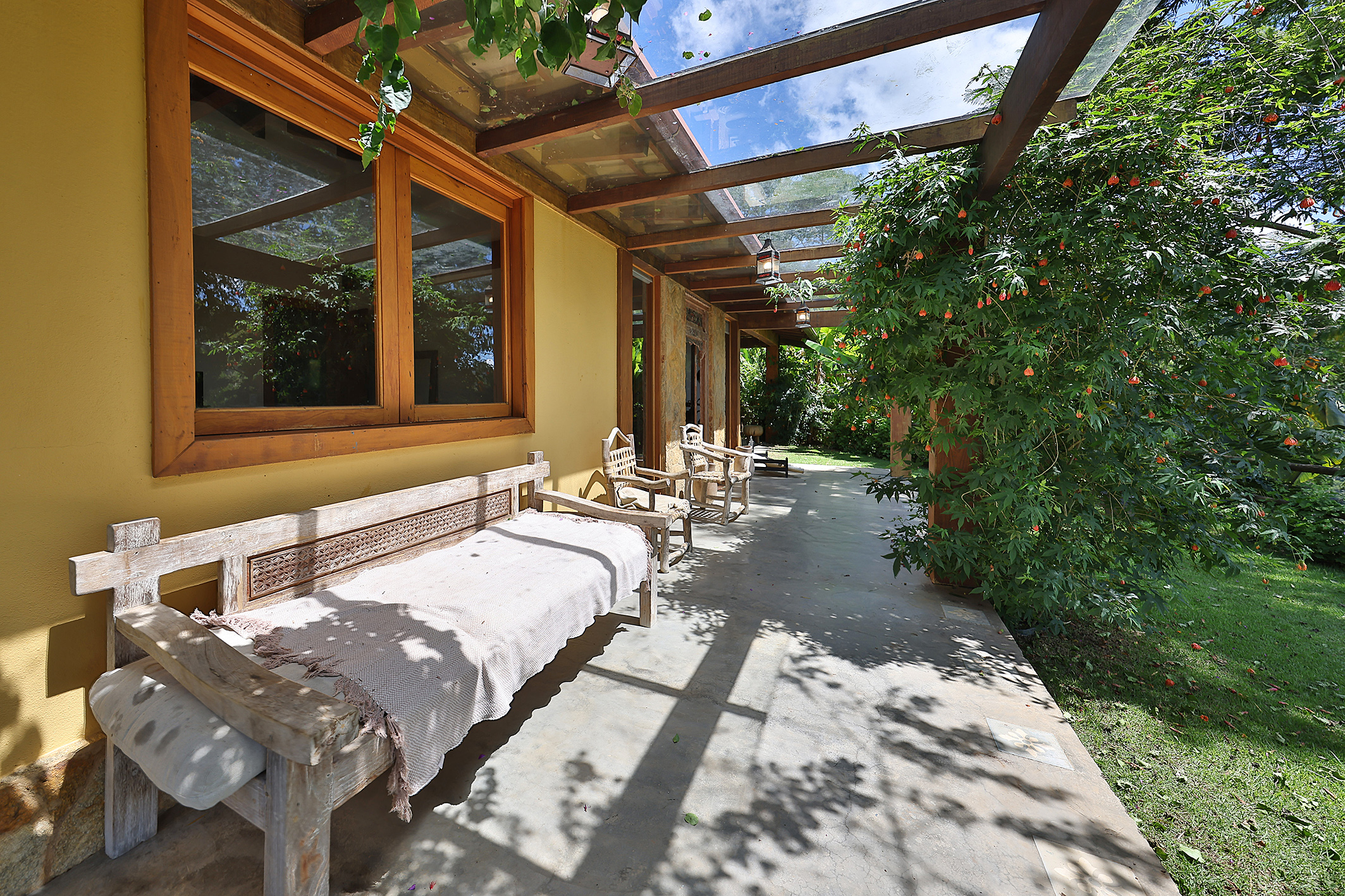  Private retreat surrounded by nature with two residences and mountain views - 物件實景