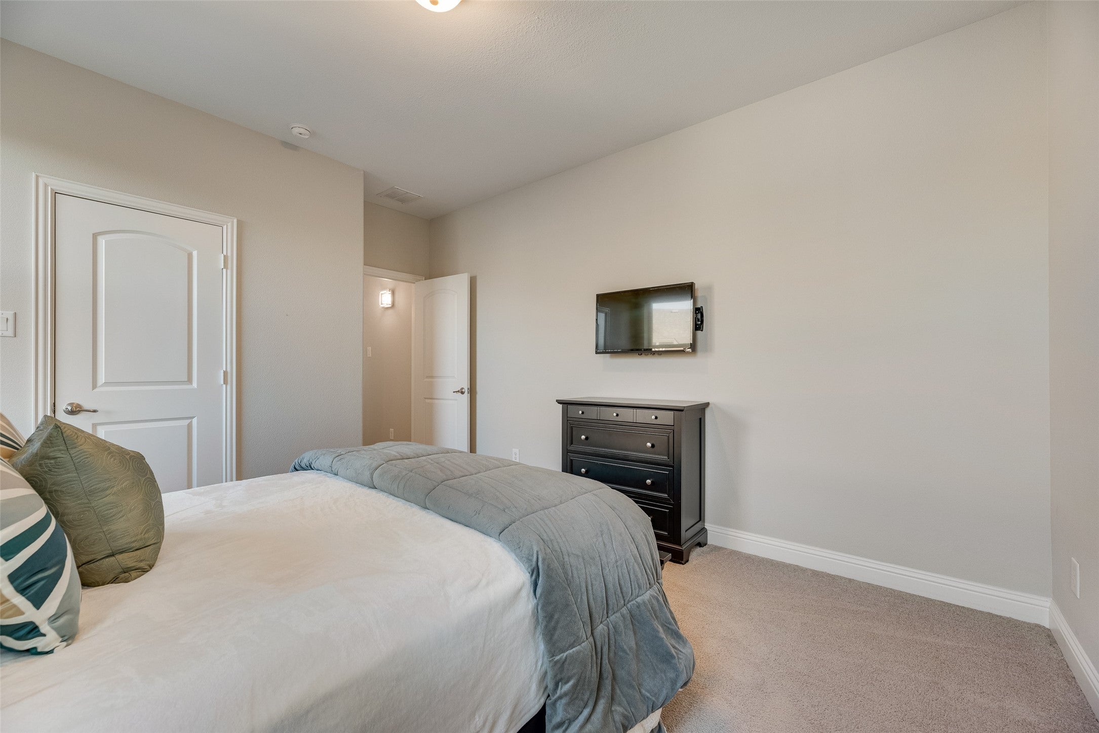 Colleyville, Texas, 76034, United States, 4 Bedrooms Bedrooms, ,5 BathroomsBathrooms,Residential,For Sale,1983129