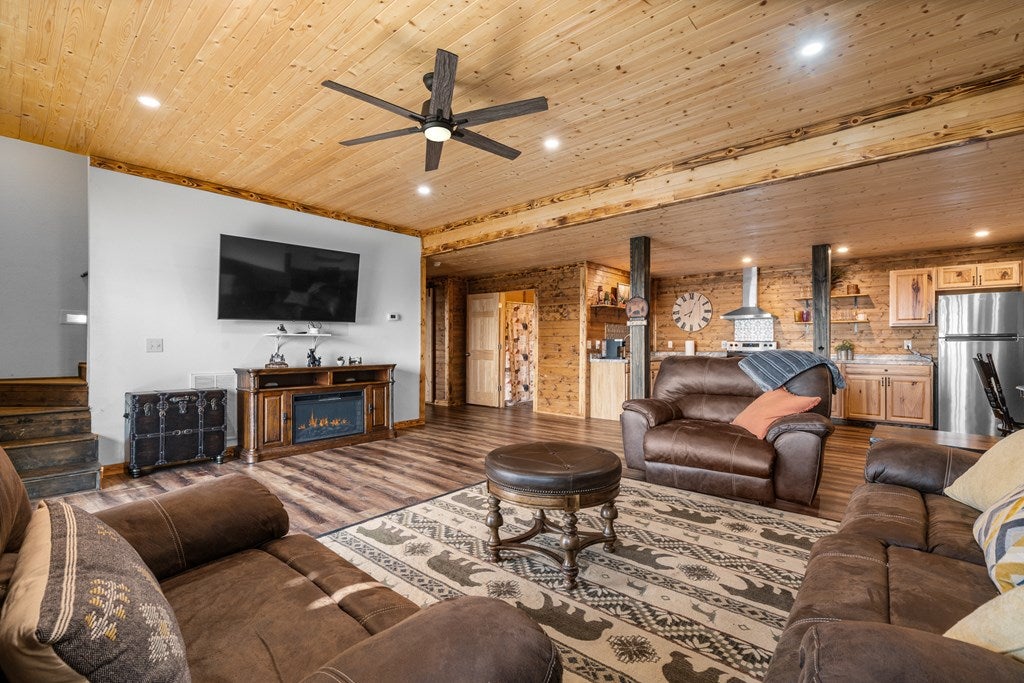 Murphy, North Carolina, 28096, United States, 4 Bedrooms Bedrooms, ,4 BathroomsBathrooms,Residential,For Sale,1871298