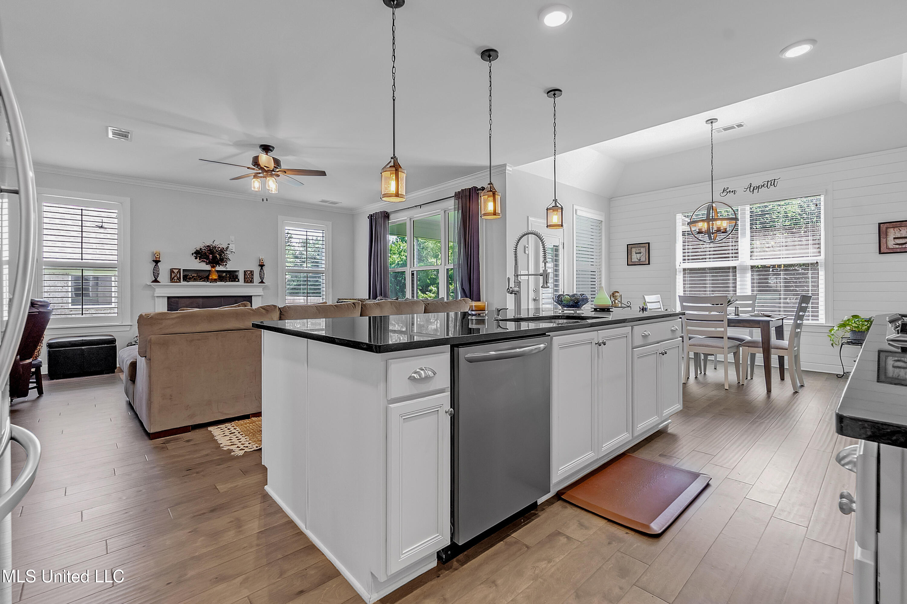 Olive Branch, Mississippi, 38654, United States, 4 Bedrooms Bedrooms, ,3 BathroomsBathrooms,Residential,For Sale,1915801