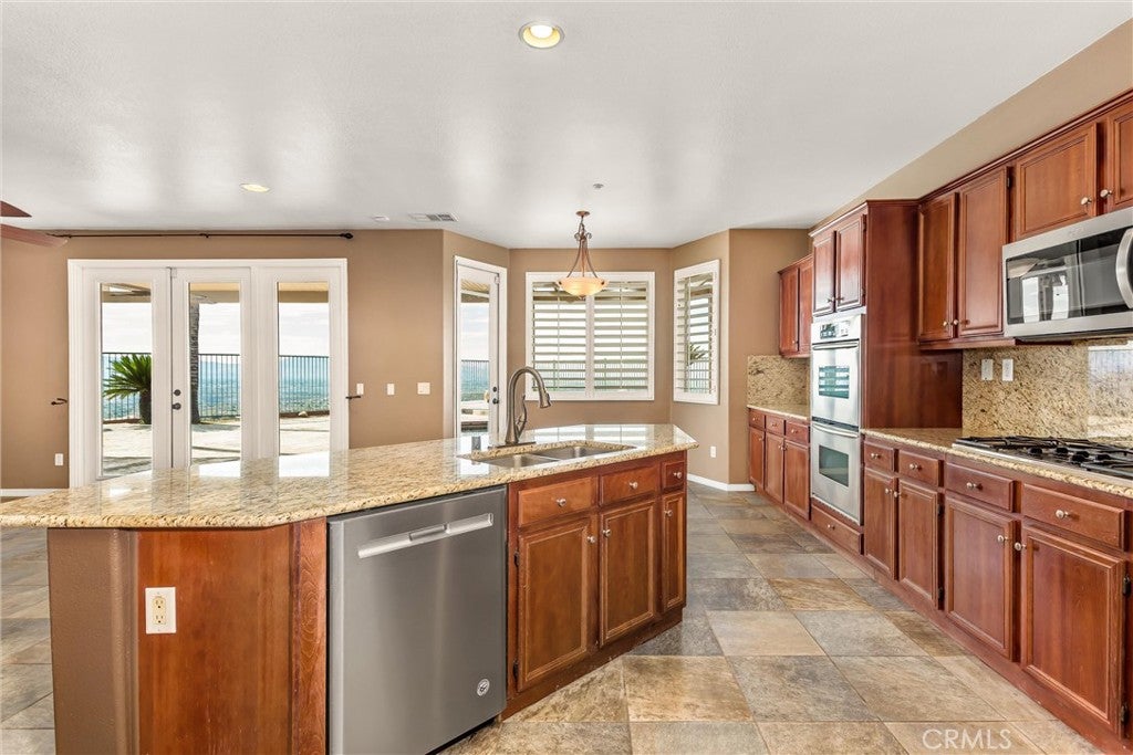 Highland, California, 92346, United States, 5 Bedrooms Bedrooms, ,5 BathroomsBathrooms,Residential,For Sale,1989215