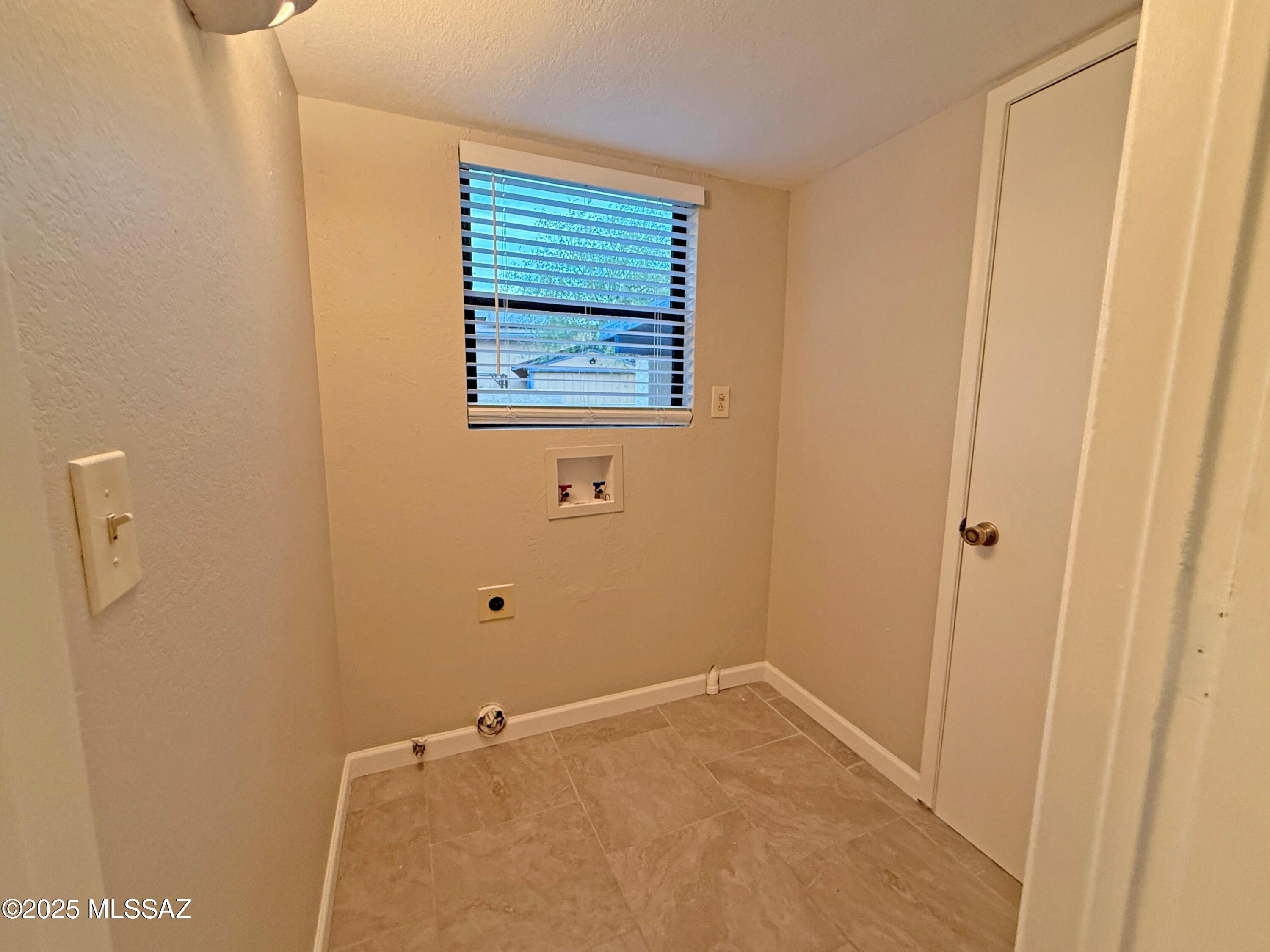 Tucson, Arizona, 85745, United States, 4 Bedrooms Bedrooms, ,3 BathroomsBathrooms,Residential,For Sale,1848330