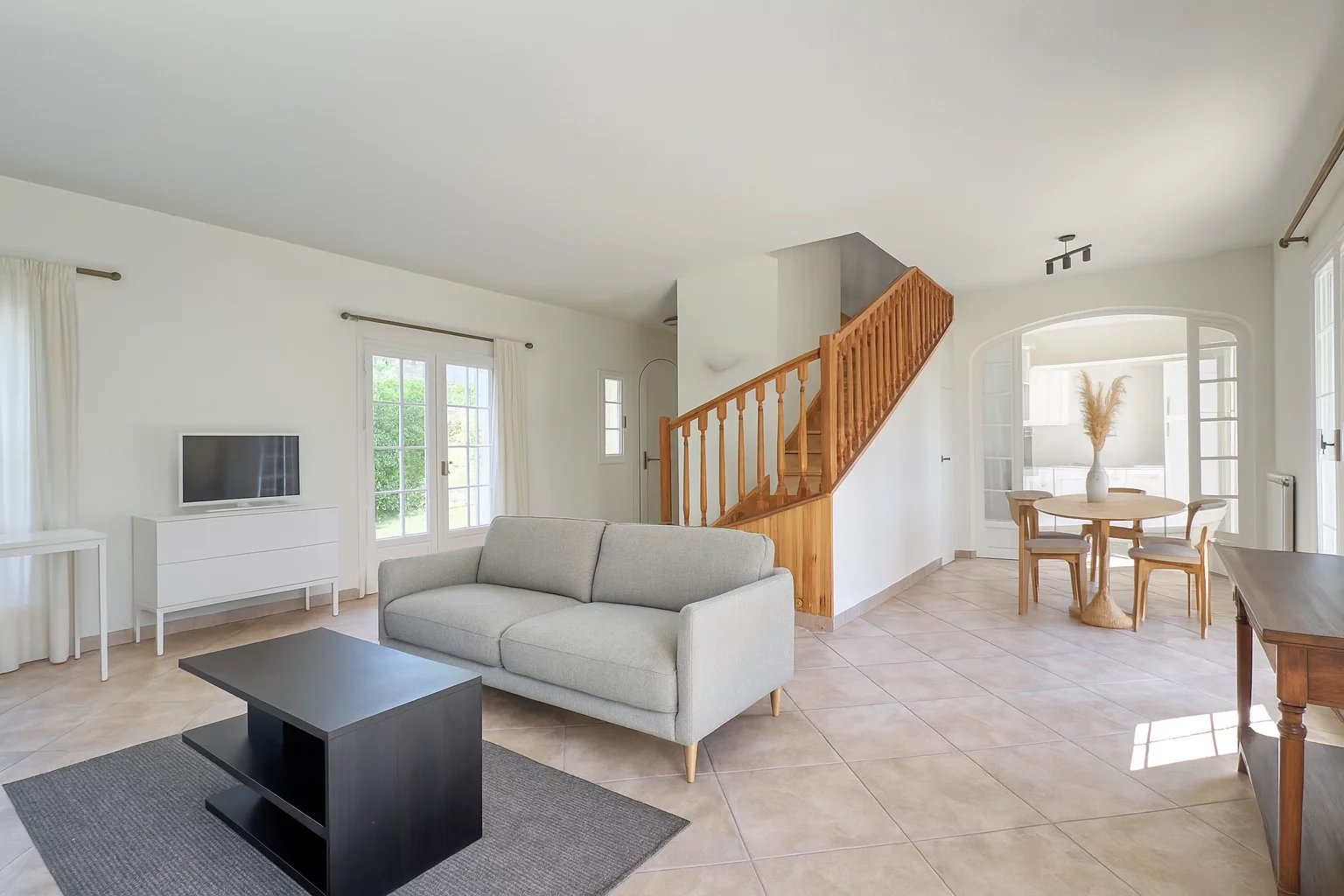 Francheville, Auvergne-Rhône-Alpes, 69340, FR, 4 Bedrooms Bedrooms, ,1 BathroomBathrooms,Residential,For Sale,1955065