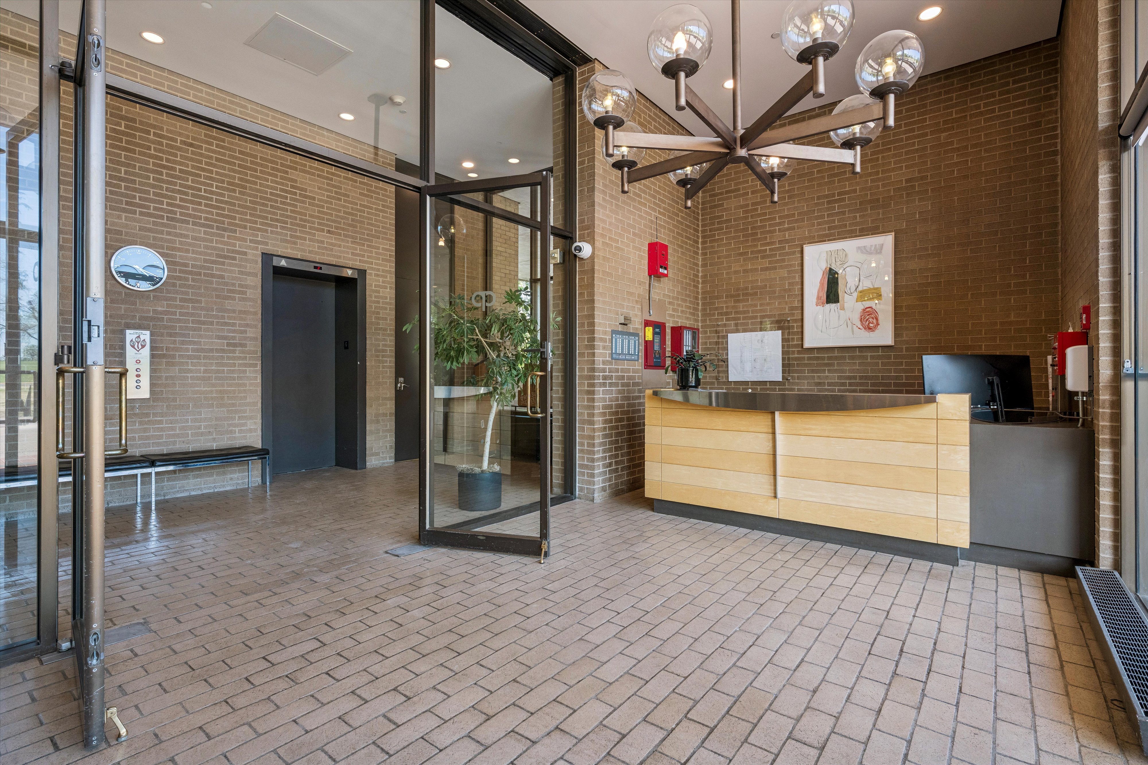  Easy living at Denver’s most iconic mid-century building - 物件實景