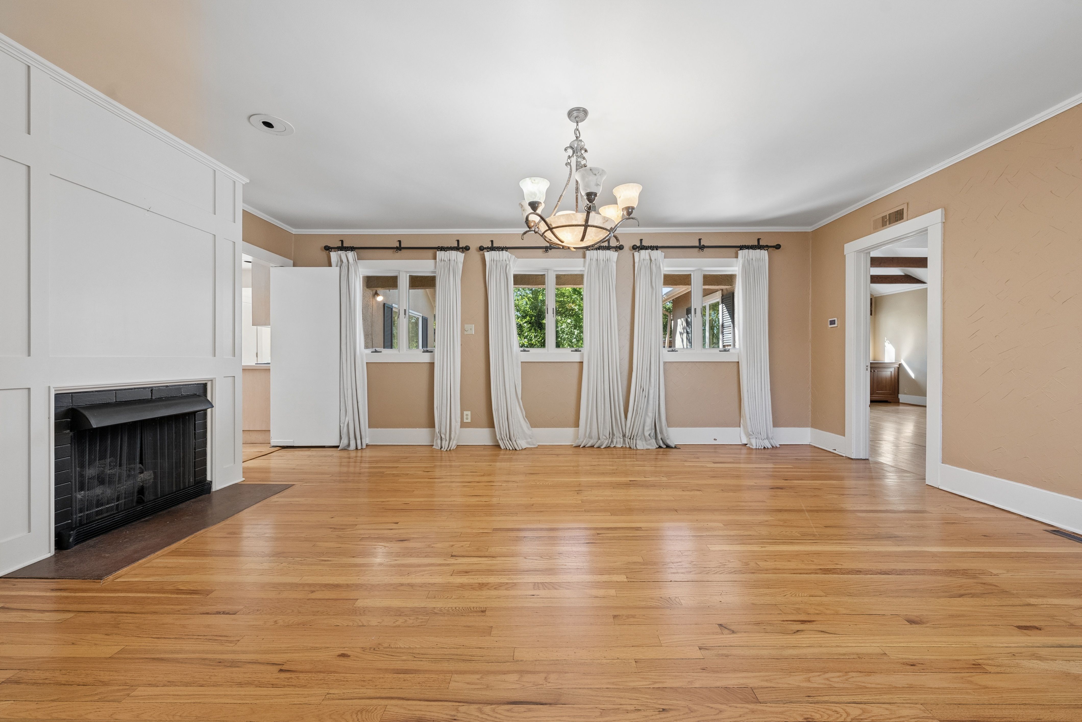  One-Level Broadmoor Living - 物件實景