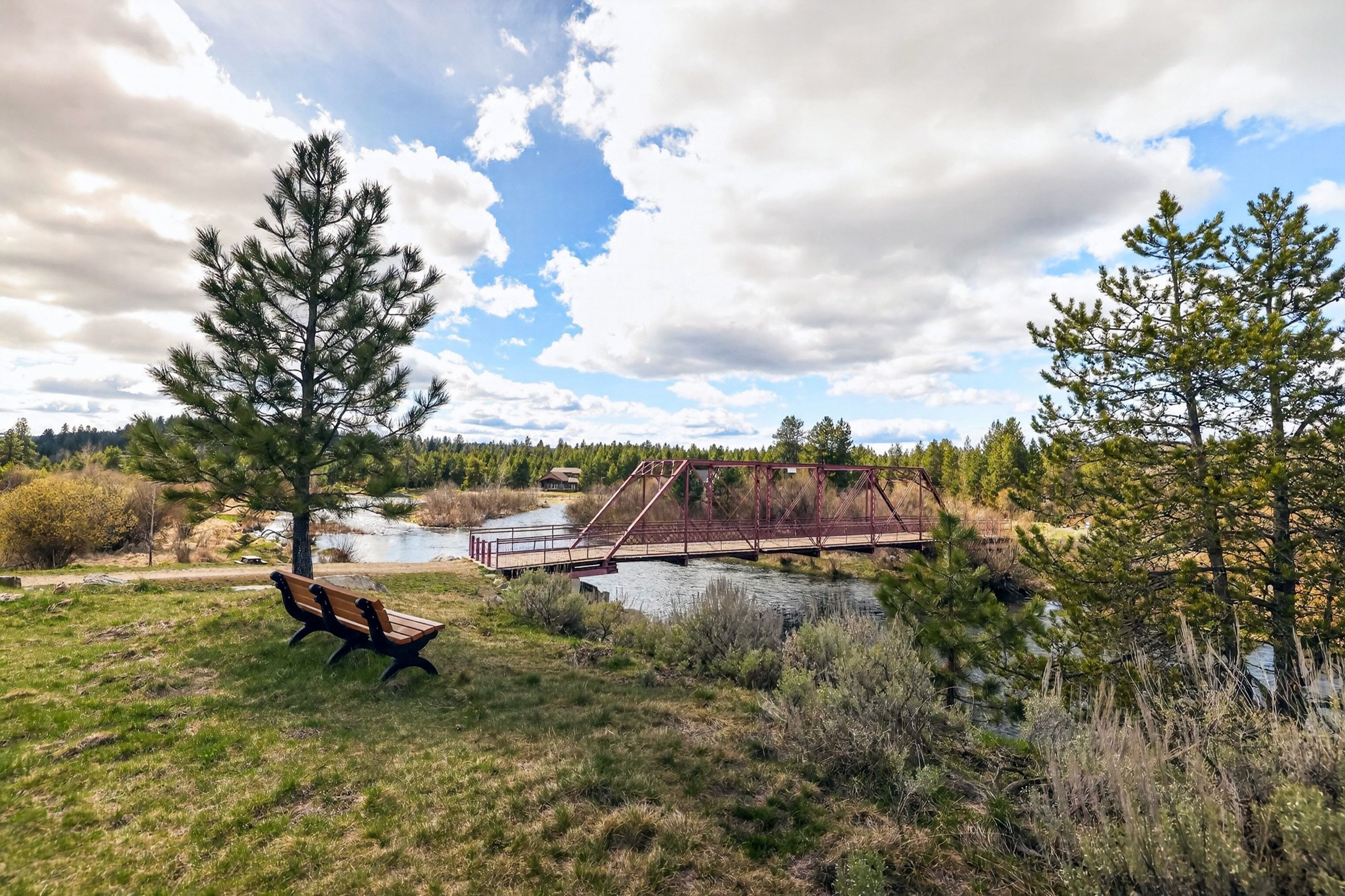  Stunning Home with Payette River Frontage on 2.66 Acres in McCall, Idaho - 物件實景
