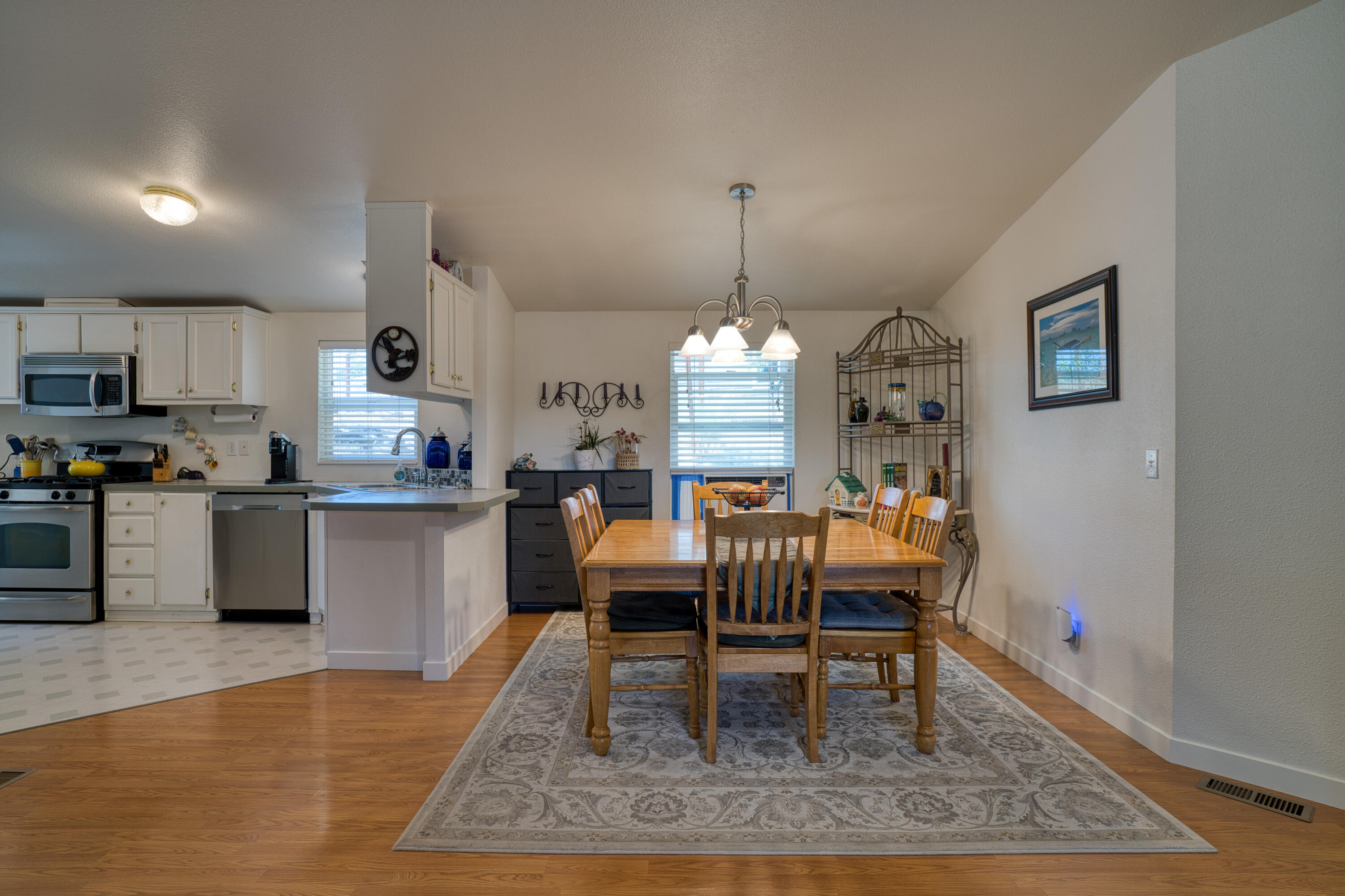 Bend, Oregon, 97701, United States, 3 Bedrooms Bedrooms, ,2 BathroomsBathrooms,Residential,For Sale,1905887