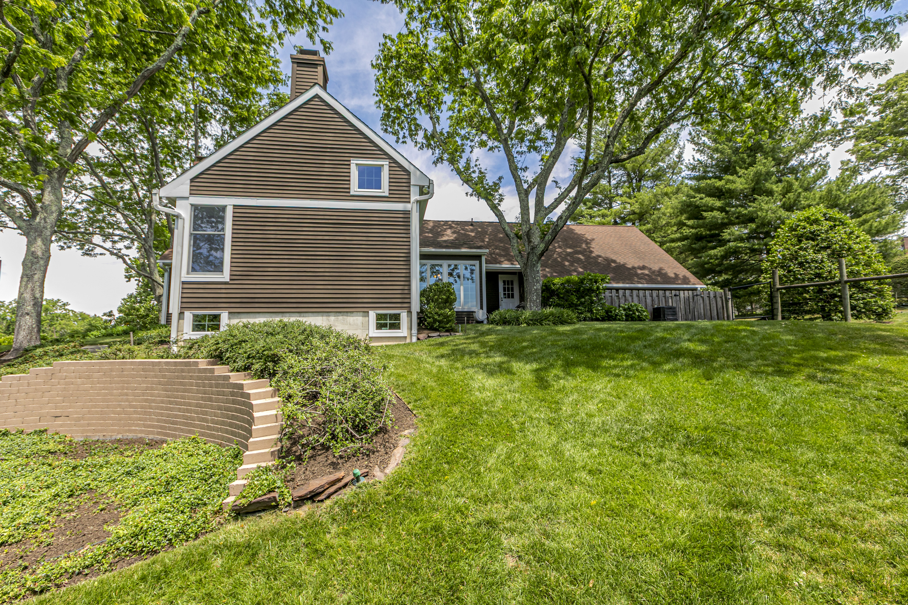  Stand-Out Home in The Glen Features Pastoral Views and Soaring Ceilings - 物件實景