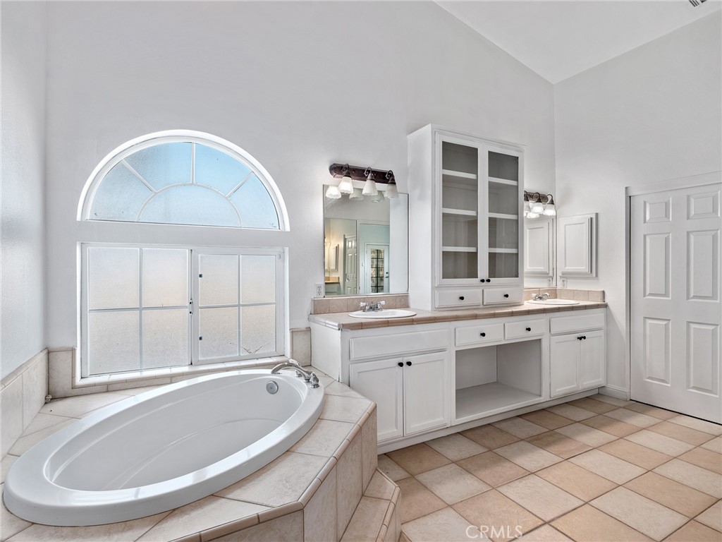 Hesperia, California, 92344, United States, 5 Bedrooms Bedrooms, ,3 BathroomsBathrooms,Residential,For Sale,1996826