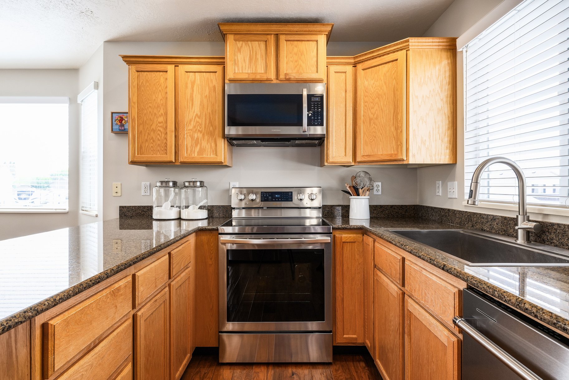  Updated 4-Bed with RV Parking, Mountain Views, and Large Fenced Backyard - 物件實景