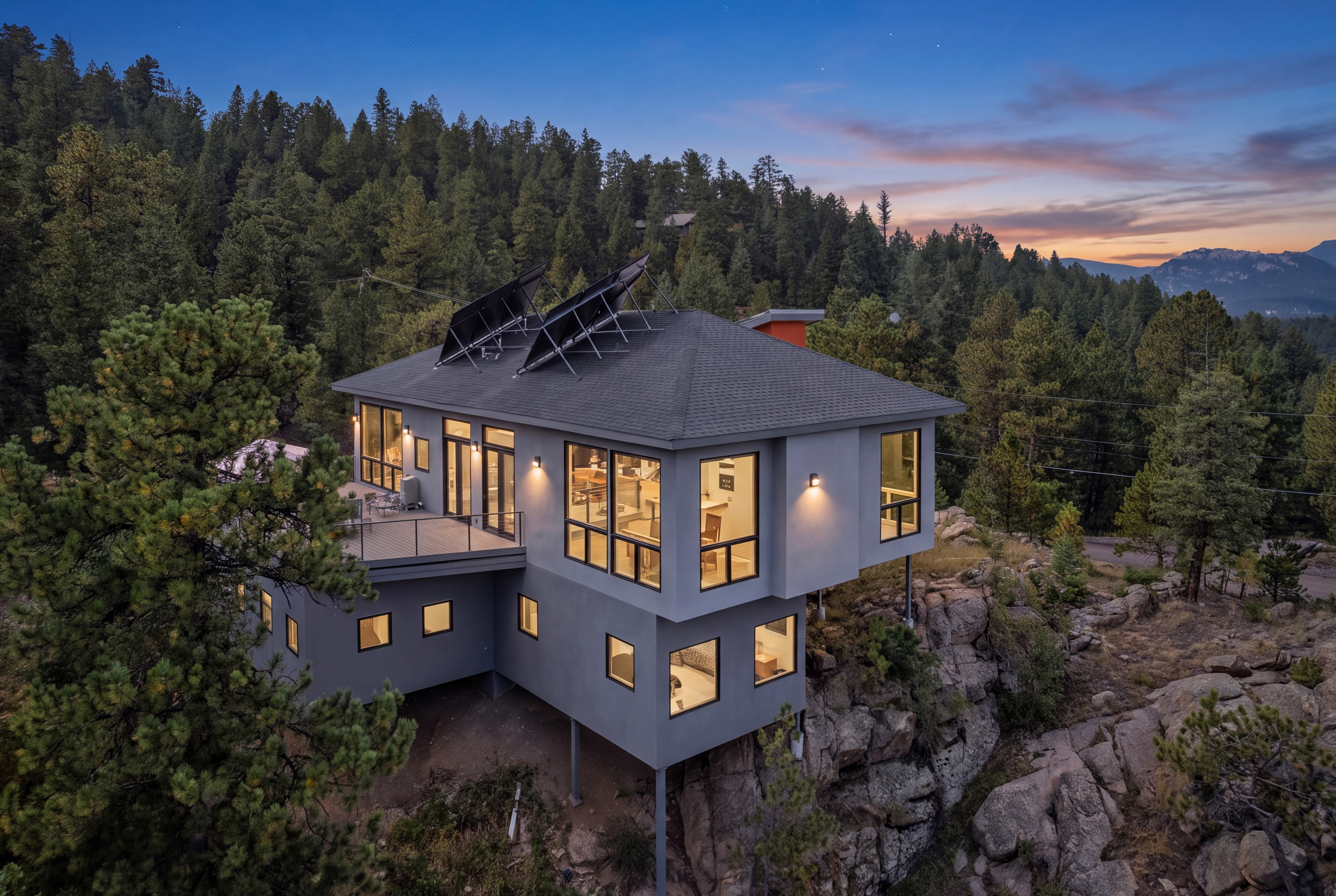  Modern Mountain Residence with Dramatic Architecture - 物件實景