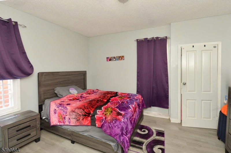 Irvington Twp., New Jersey, 07111, United States, 5 Bedrooms Bedrooms, ,3 BathroomsBathrooms,Residential,For Sale,1895417