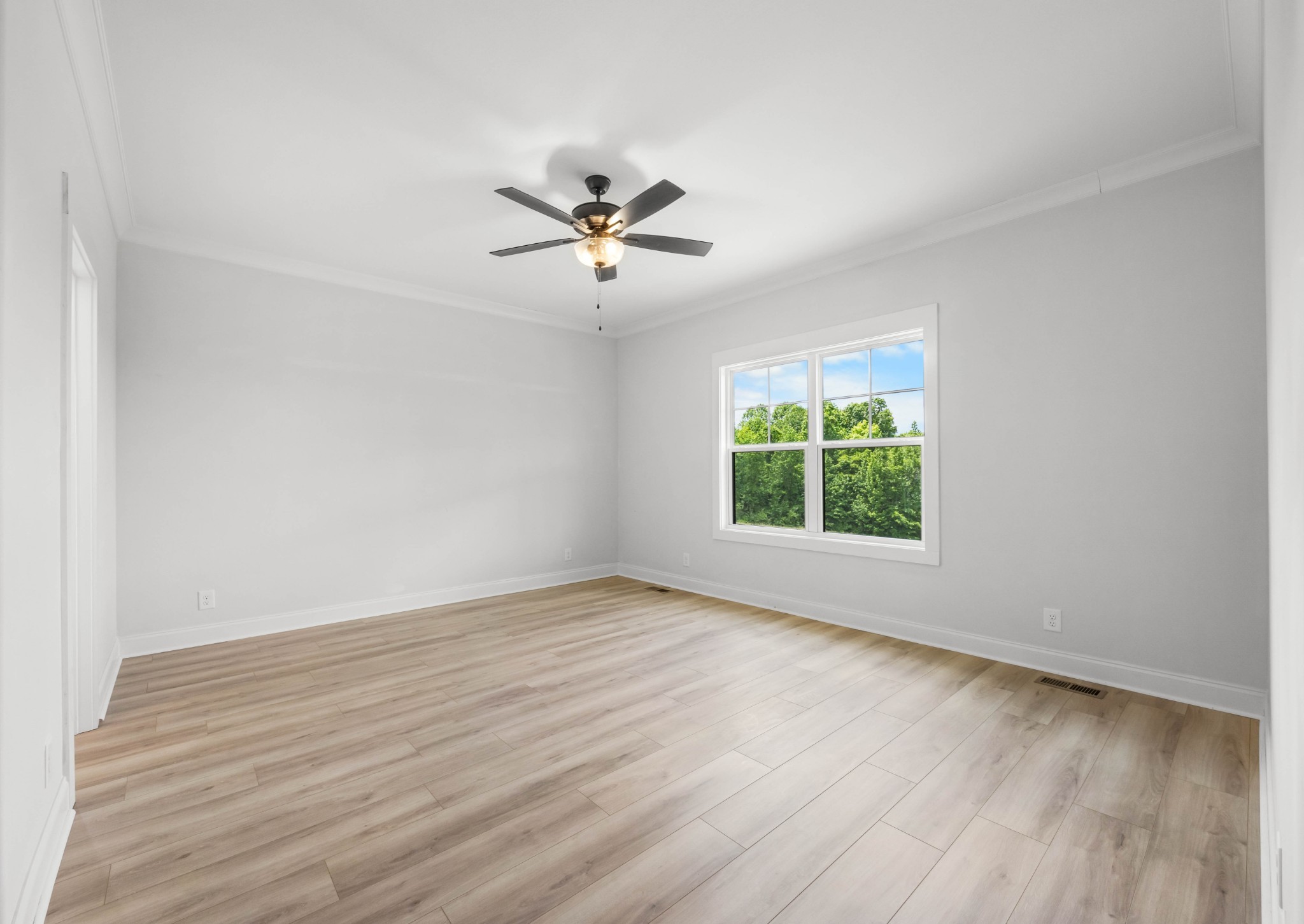 Clarksville, Tennessee, 37040, United States, 4 Bedrooms Bedrooms, ,3 BathroomsBathrooms,Residential,For Sale,1979946