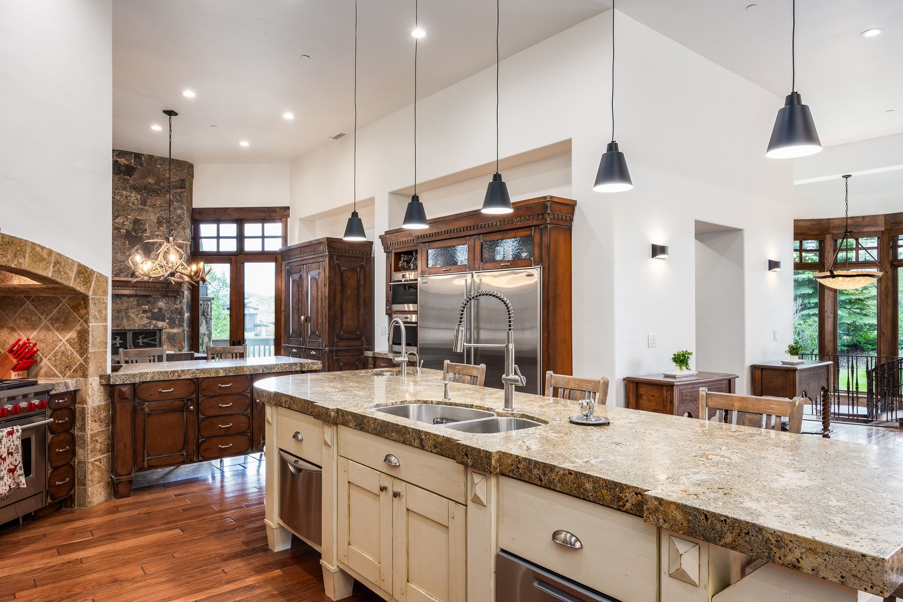  Spacious Glenwild Home with Resort Views, Private Guest Suite and Expansive Yard - 物件實景