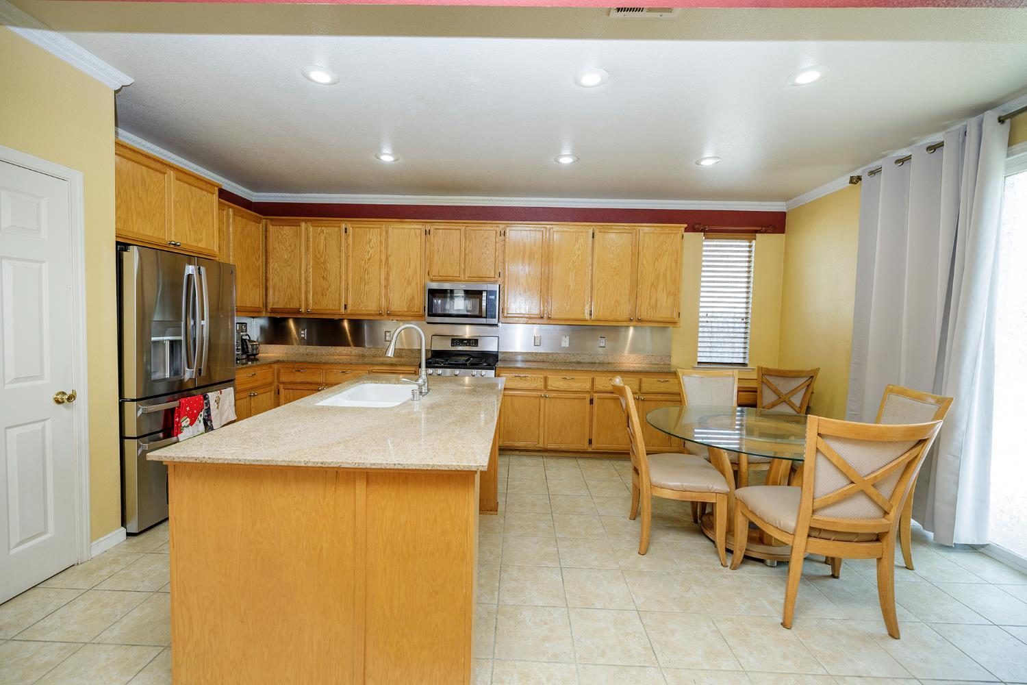 Merced, California, 95340, United States, 5 Bedrooms Bedrooms, ,3 BathroomsBathrooms,Residential,For Sale,1943664