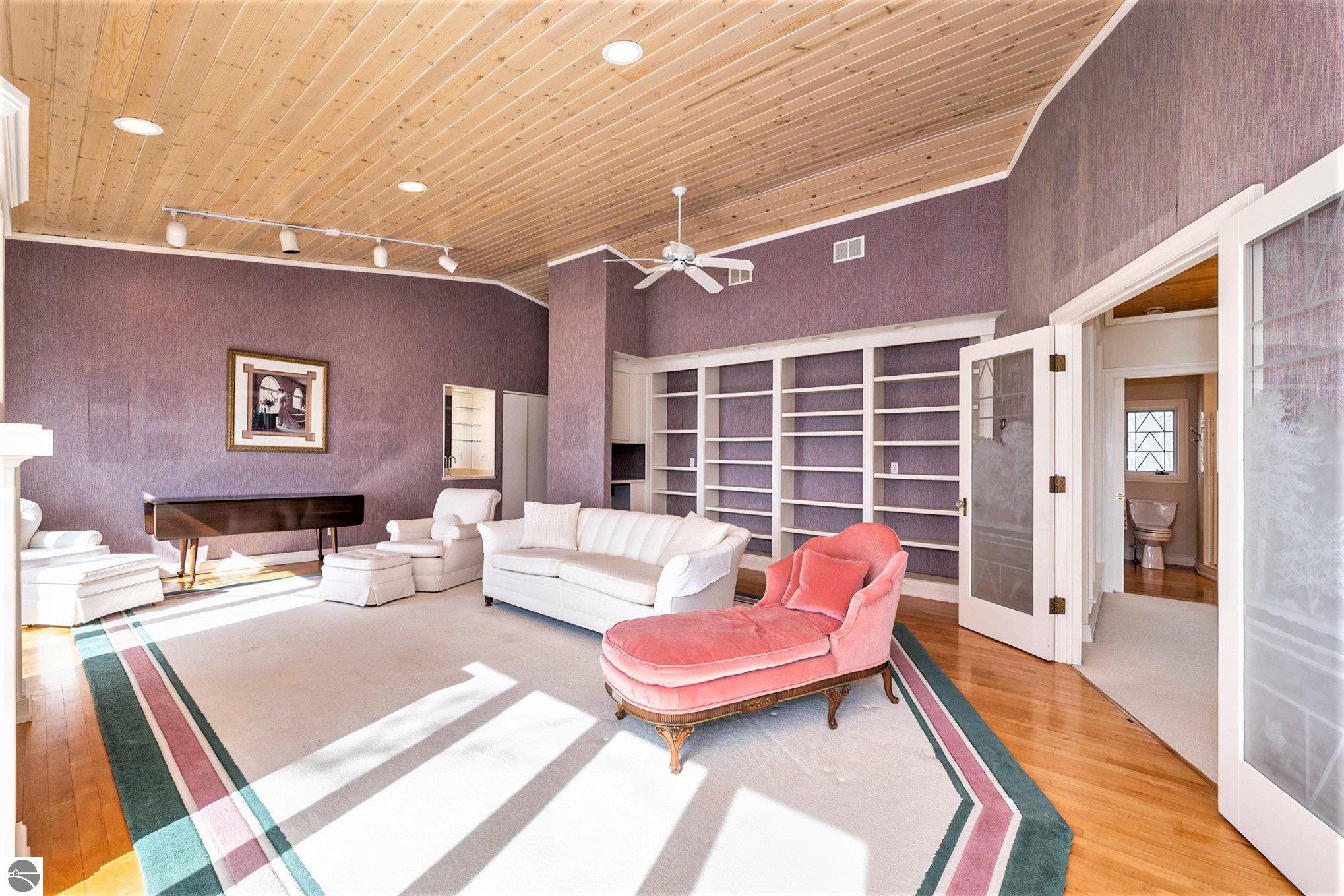 Frankfort, Michigan, 49635-9746, United States, 7 Bedrooms Bedrooms, ,5 BathroomsBathrooms,Residential,For Sale,1975140