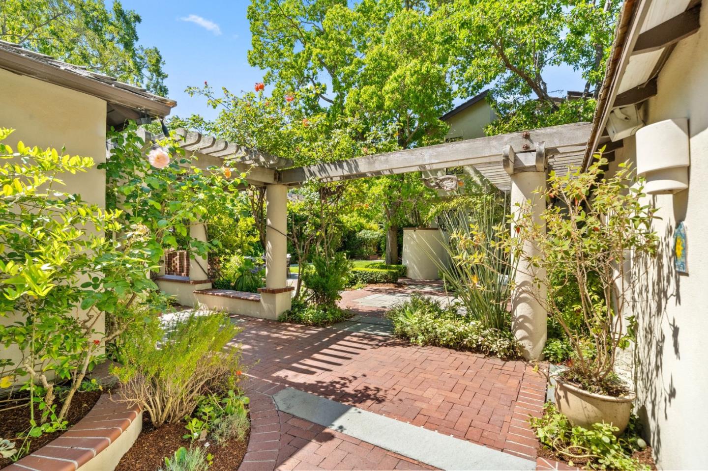 Palo Alto, California, 94301, United States, 4 Bedrooms Bedrooms, ,4 BathroomsBathrooms,Residential,For Sale,1837921