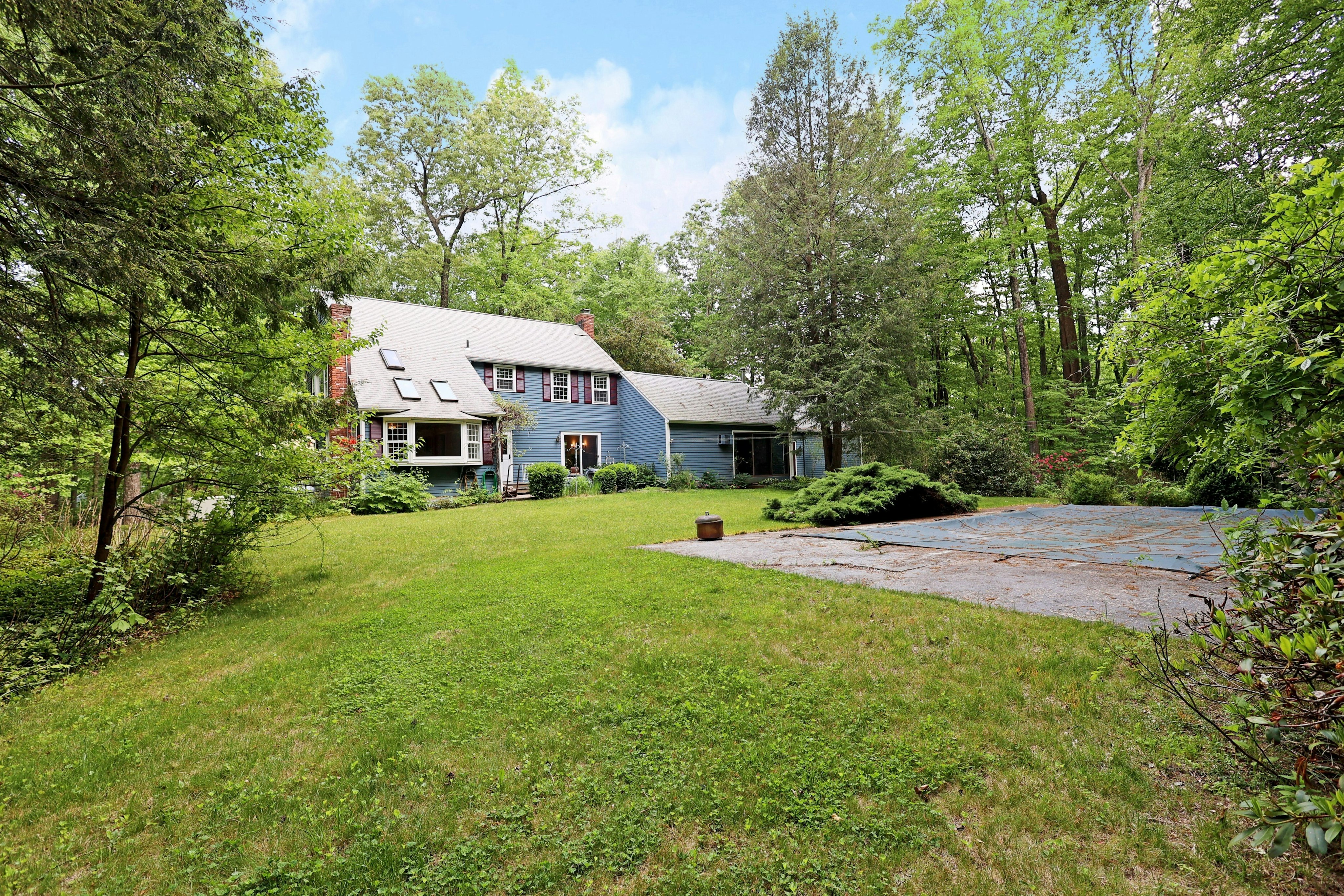  Classic New England Colonial - 物件實景