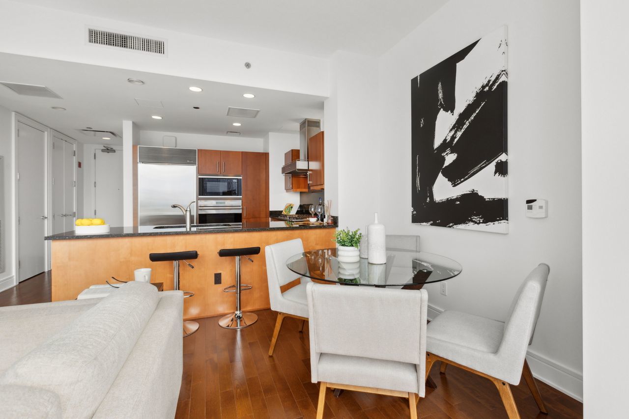 Chicago, Illinois, 60611, United States, 1 Bedroom Bedrooms, ,2 BathroomsBathrooms,Residential,For Sale,1793524