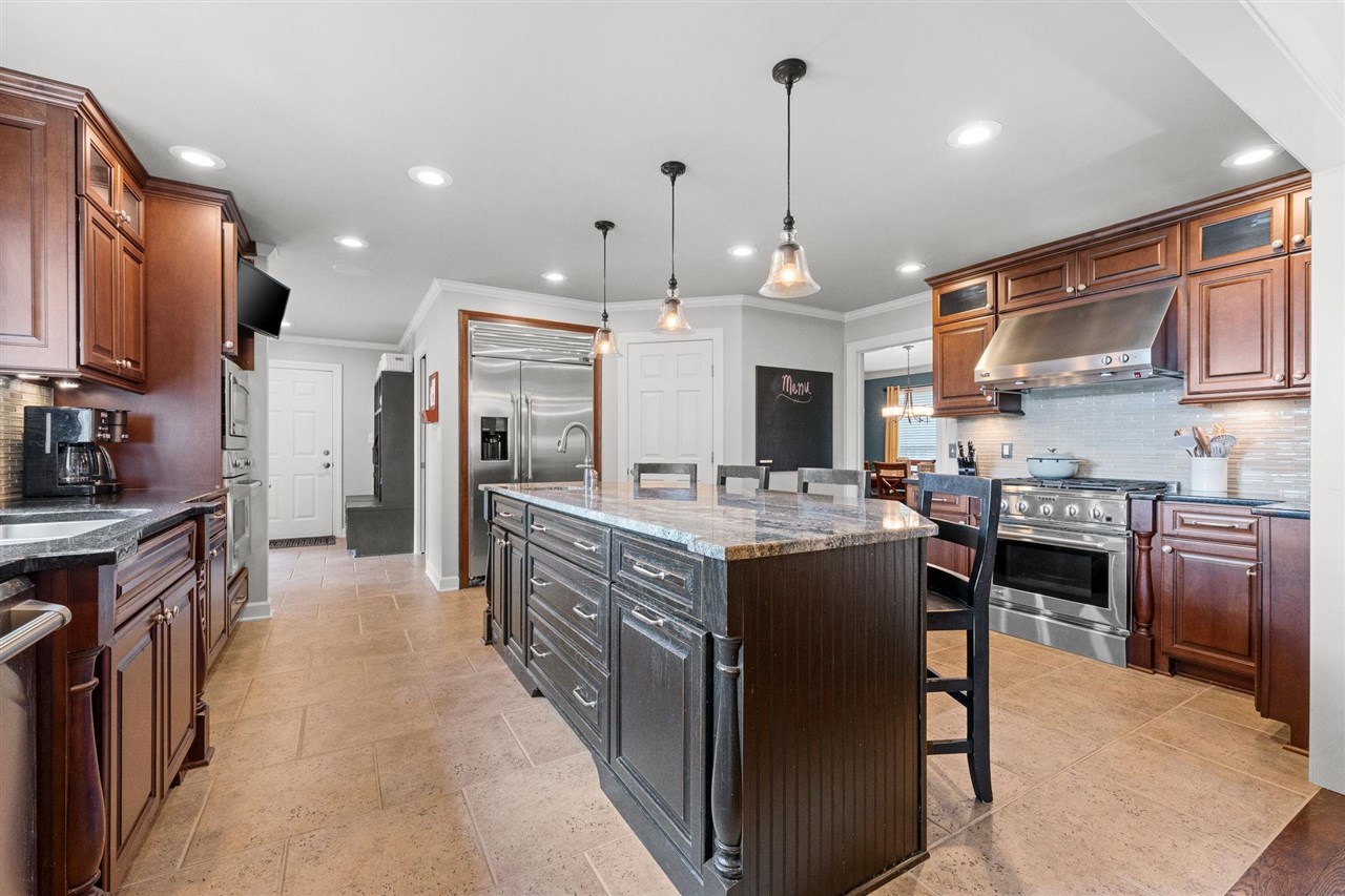 Bowling Green, Kentucky, 42103, United States, 4 Bedrooms Bedrooms, ,4 BathroomsBathrooms,Residential,For Sale,1907644