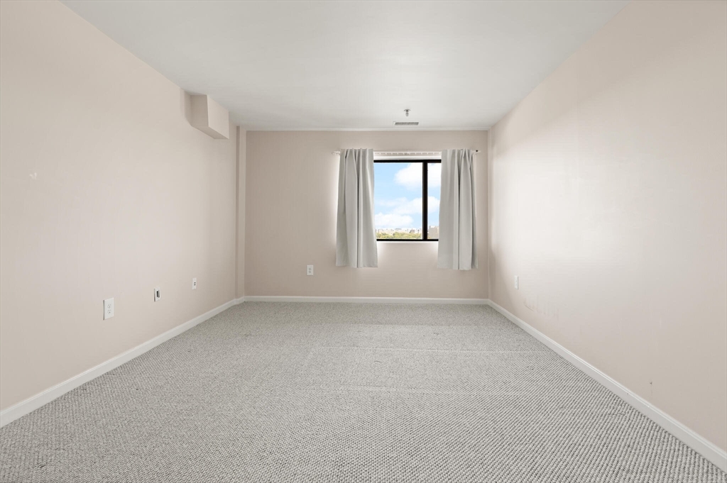 Medford, Massachusetts, 02155, United States, 2 Bedrooms Bedrooms, ,2 BathroomsBathrooms,Residential,For Sale,1934966