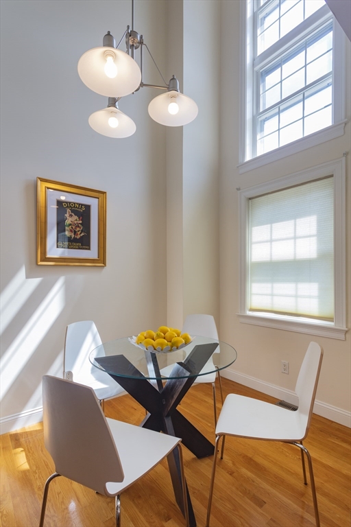 Newton, Massachusetts, 02161, United States, 3 Bedrooms Bedrooms, ,4 BathroomsBathrooms,Residential,For Sale,1940843