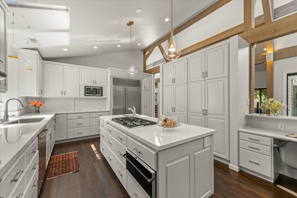 Los Altos Hills, California, 94022, United States, 5 Bedrooms Bedrooms, ,5 BathroomsBathrooms,Residential,For Sale,1907317