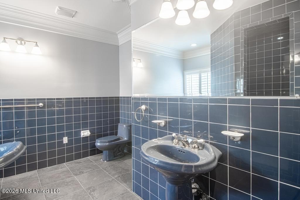 Gulfport, Mississippi, 39503, United States, 6 Bedrooms Bedrooms, ,7 BathroomsBathrooms,Residential,For Sale,2048640