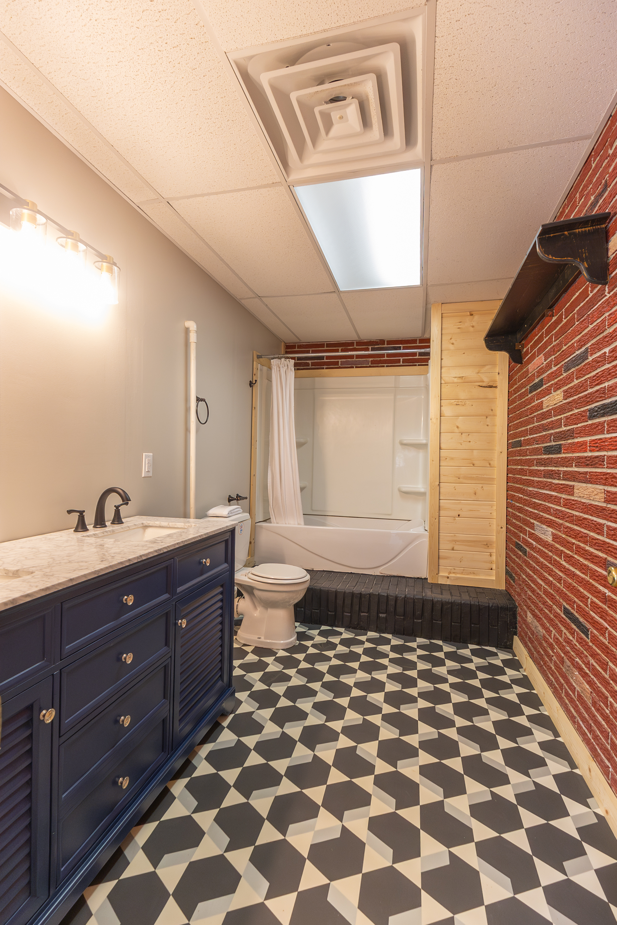 Keytesville, Missouri, 65261, United States, 4 Bedrooms Bedrooms, ,3 BathroomsBathrooms,Residential,For Sale,2048618