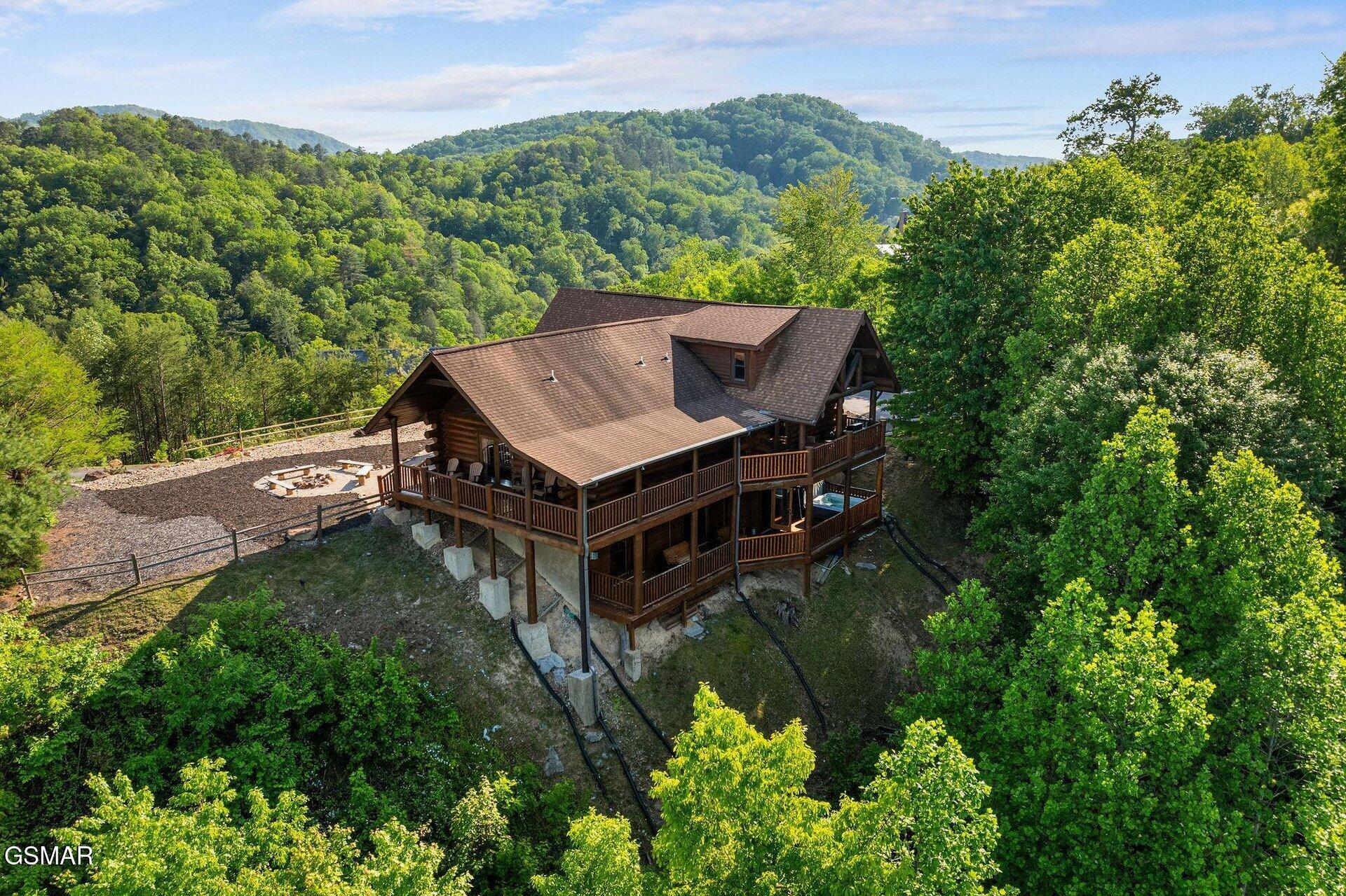 Sevierville, Tennessee, 37876, United States, 3 Bedrooms Bedrooms, ,5 BathroomsBathrooms,Residential,For Sale,1976203