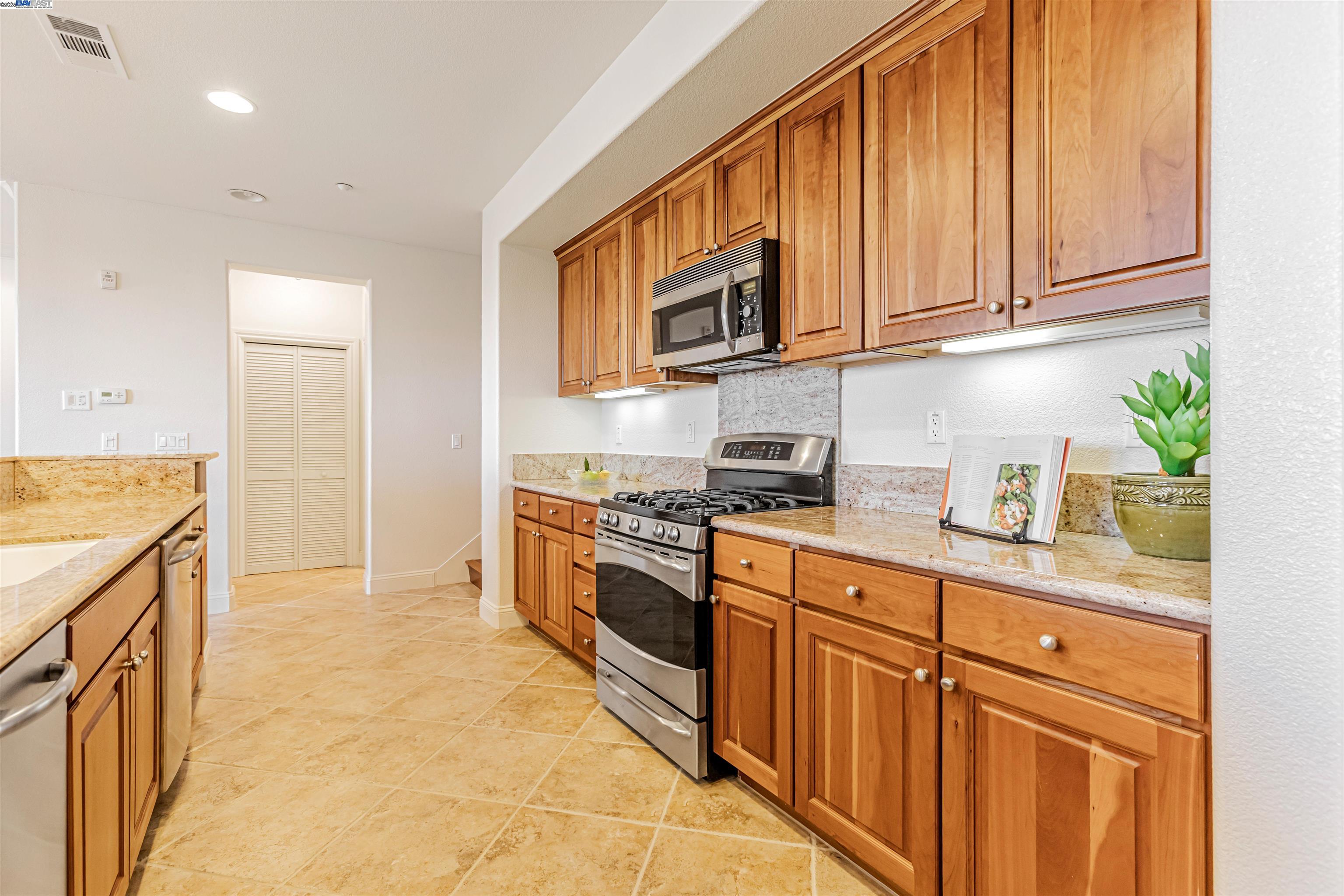 Dublin, California, 94568, United States, 2 Bedrooms Bedrooms, ,2 BathroomsBathrooms,Residential,For Sale,1997386