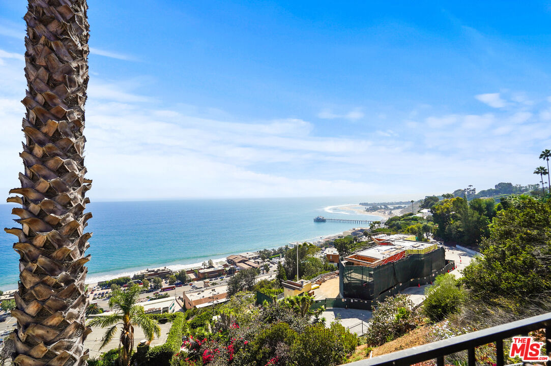 Malibu, California, 90265, United States, 3 Bedrooms Bedrooms, ,4 BathroomsBathrooms,Residential,For Sale,1846867