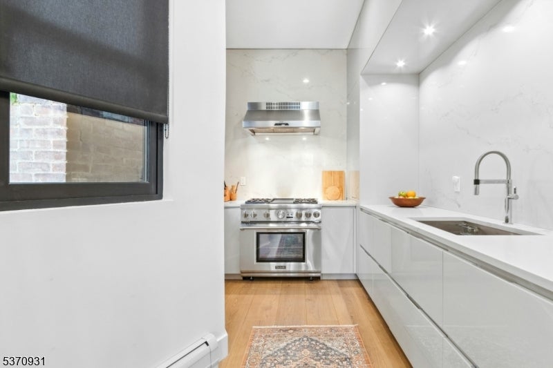 Jersey City, New Jersey, 07302, United States, 1 Bedroom Bedrooms, ,2 BathroomsBathrooms,Residential,For Sale,1942665