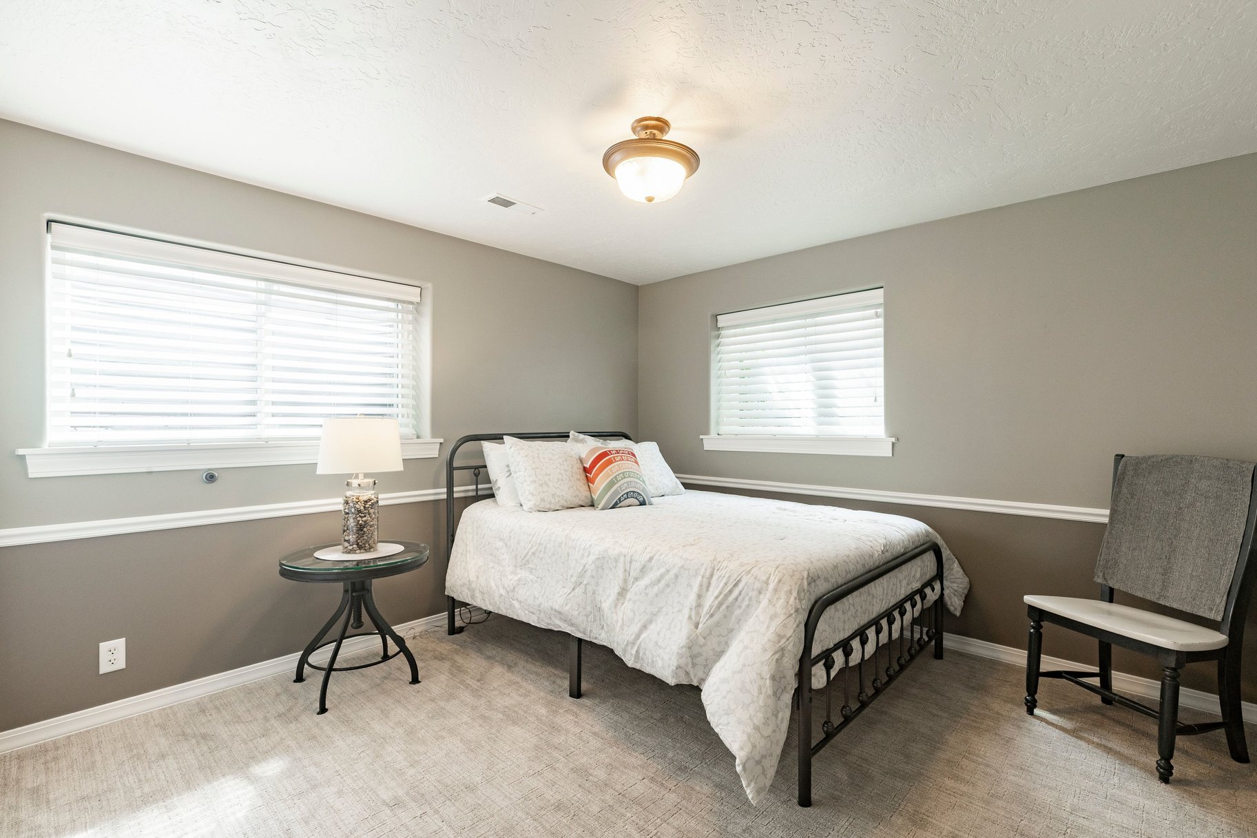  Private Holladay Retreat with Dual Primary Suites & Beautifully Maintained Yard. - 物件實景