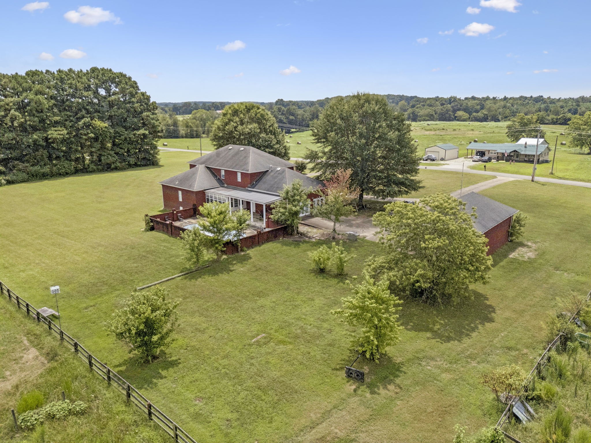 Lawrenceburg, Tennessee, 38464, United States, 5 Bedrooms Bedrooms, ,4 BathroomsBathrooms,Residential,For Sale,1967906