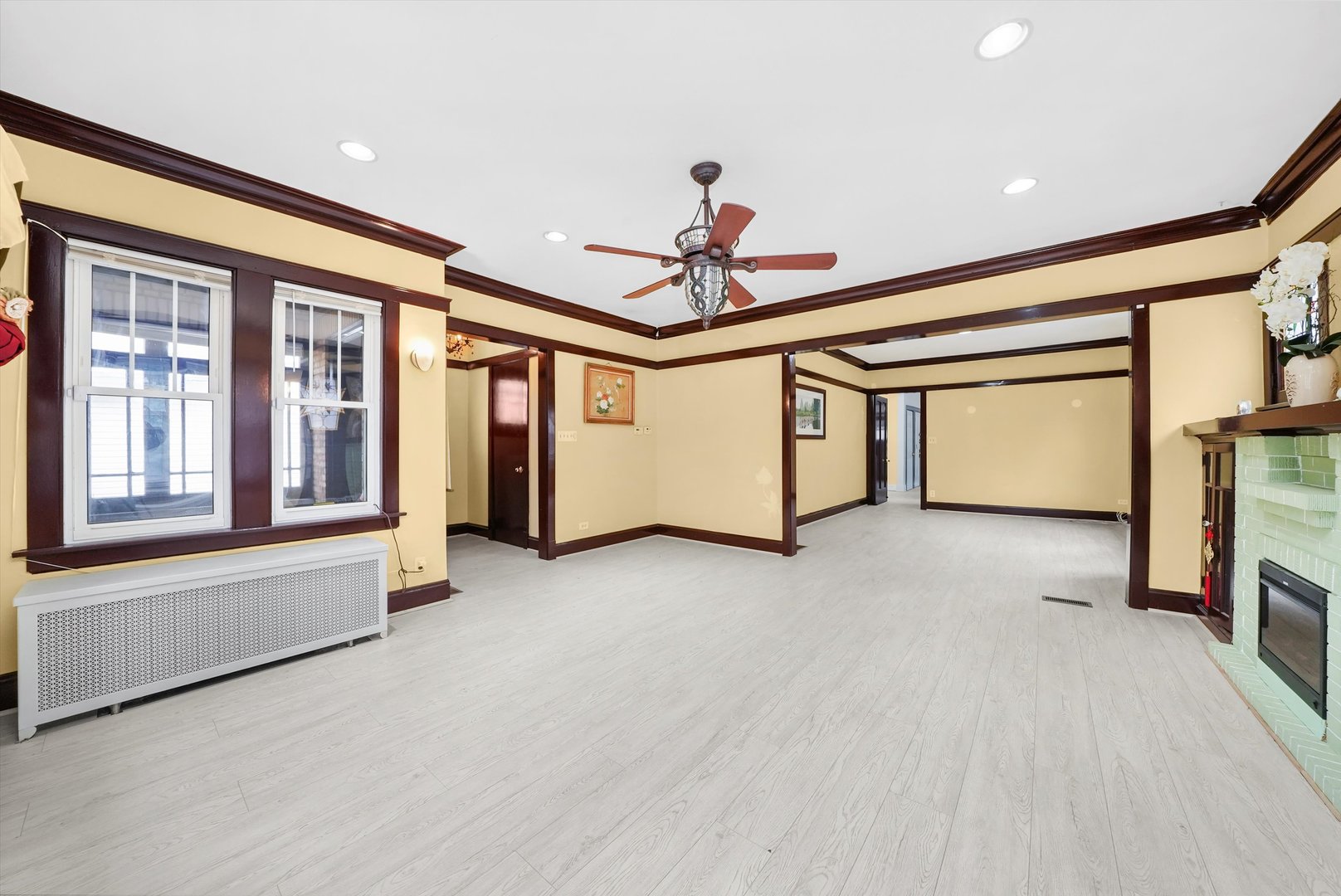 Chicago, Illinois, 60630, United States, 8 Bedrooms Bedrooms, ,3 BathroomsBathrooms,Residential,For Sale,1892523
