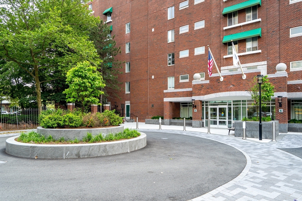 Cambridge, Massachusetts, 02141, United States, 2 Bedrooms Bedrooms, ,2 BathroomsBathrooms,Residential,For Sale,1913406