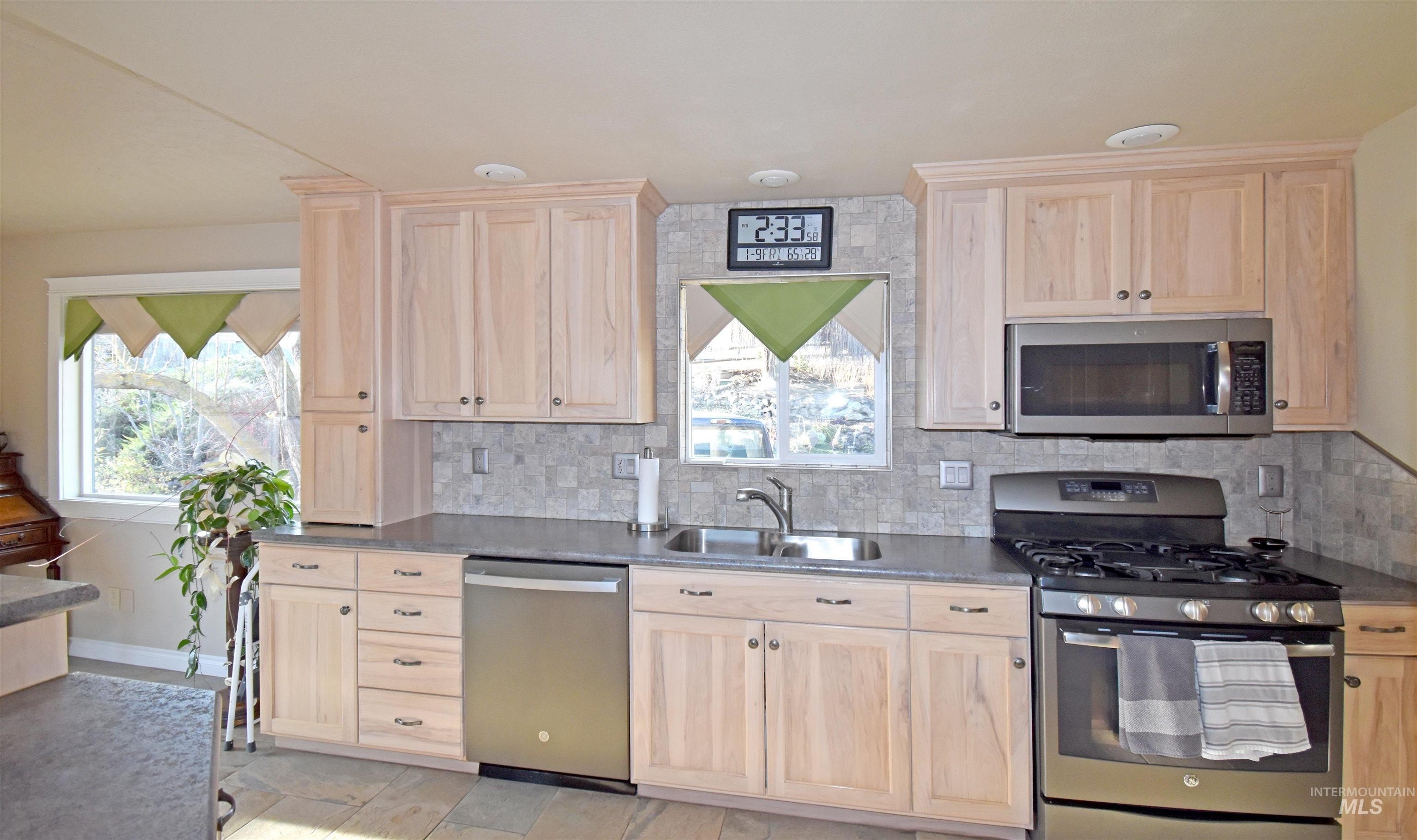 Clarkston, Washington, 99403, United States, 4 Bedrooms Bedrooms, ,2 BathroomsBathrooms,Residential,For Sale,2011343