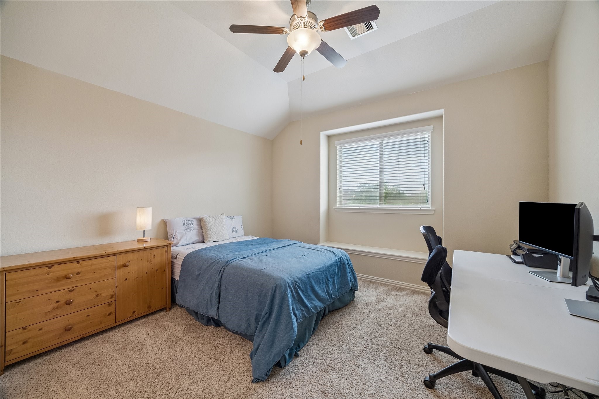  6228 Watford Drive - 物件實景