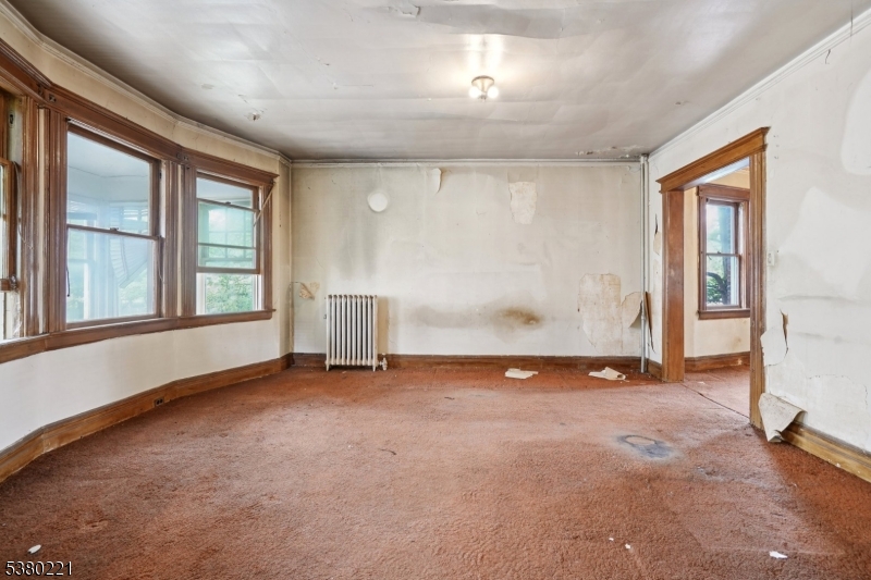 Maplewood Twp., New Jersey, 07040, United States, 5 Bedrooms Bedrooms, ,3 BathroomsBathrooms,Residential,For Sale,1933003