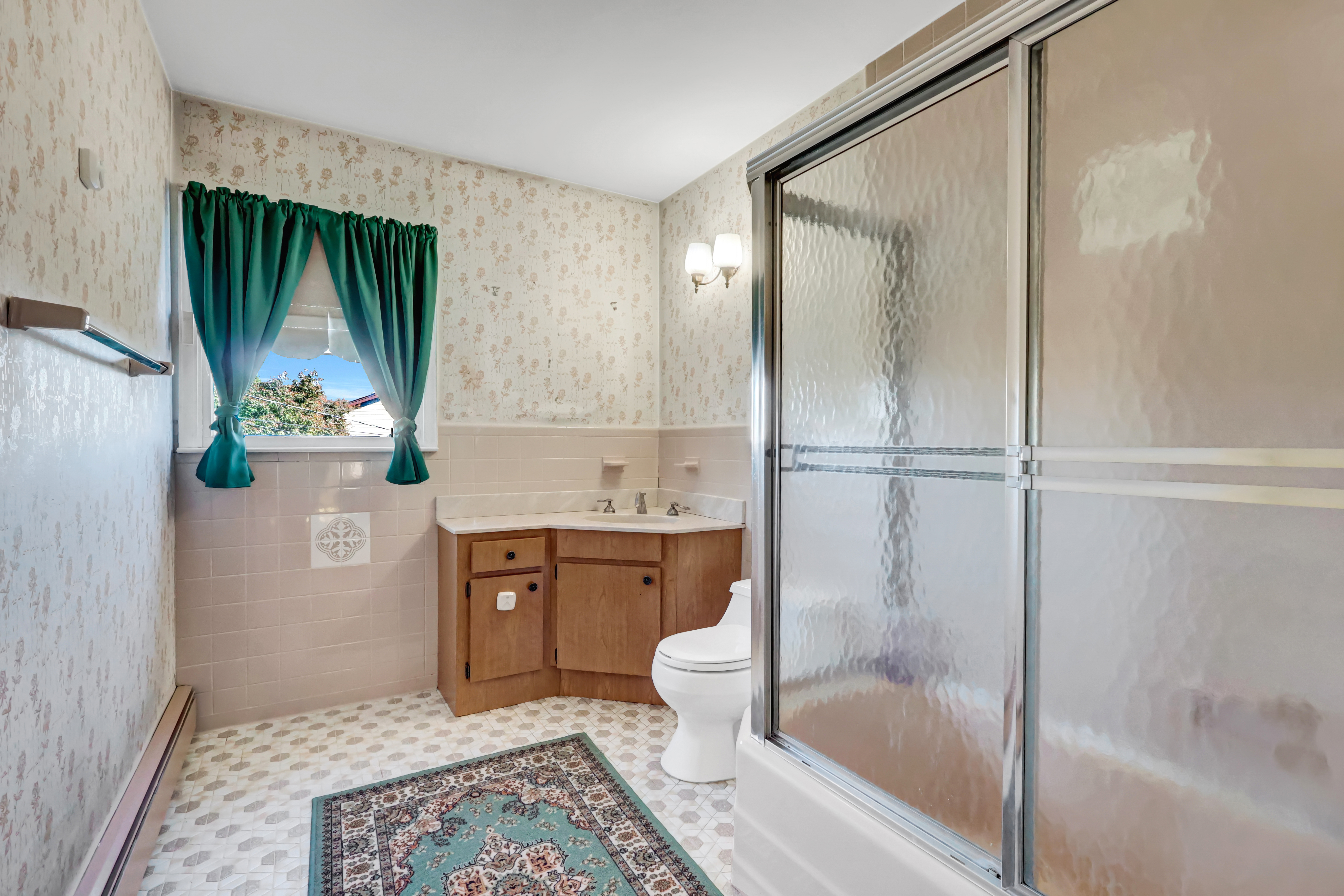 West Babylon, New York, 11704, United States, 3 Bedrooms Bedrooms, ,3 BathroomsBathrooms,Residential,For Sale,1977604