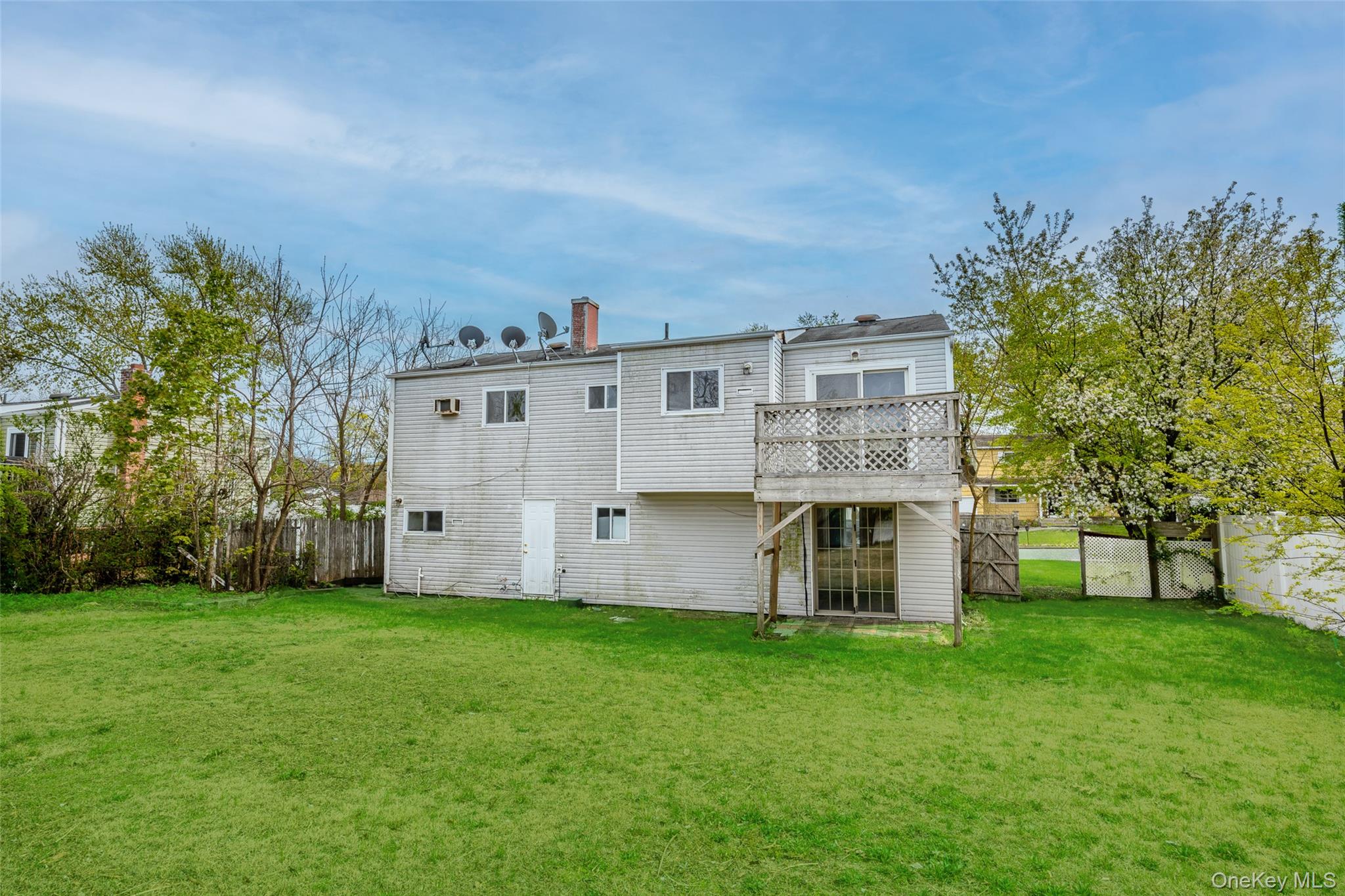 Selden, New York, 11784, United States, 5 Bedrooms Bedrooms, ,2 BathroomsBathrooms,Residential,For Sale,2049054