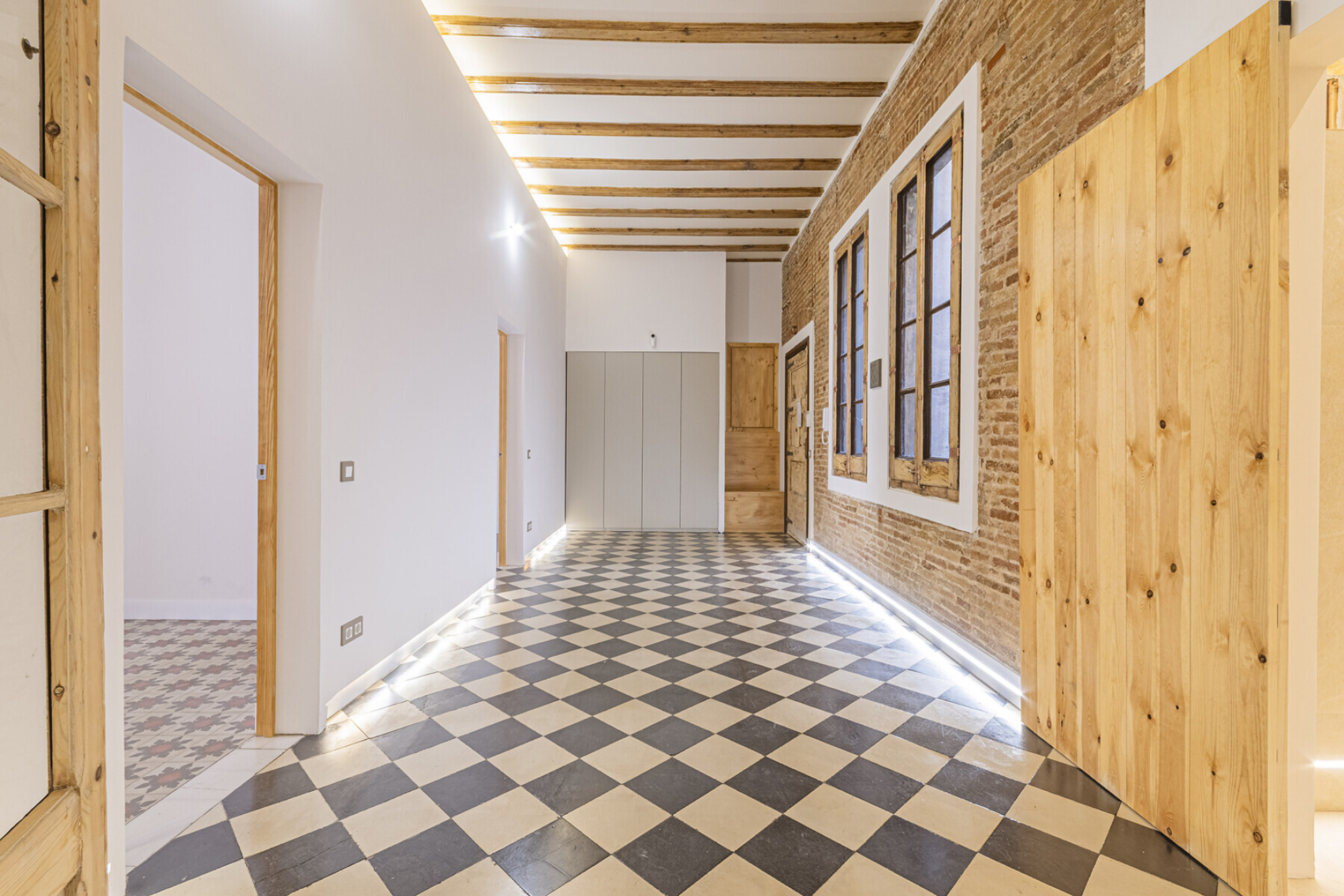  Magnificent, renovated main residence in a historic estate overlooking Port Vell - 物件實景
