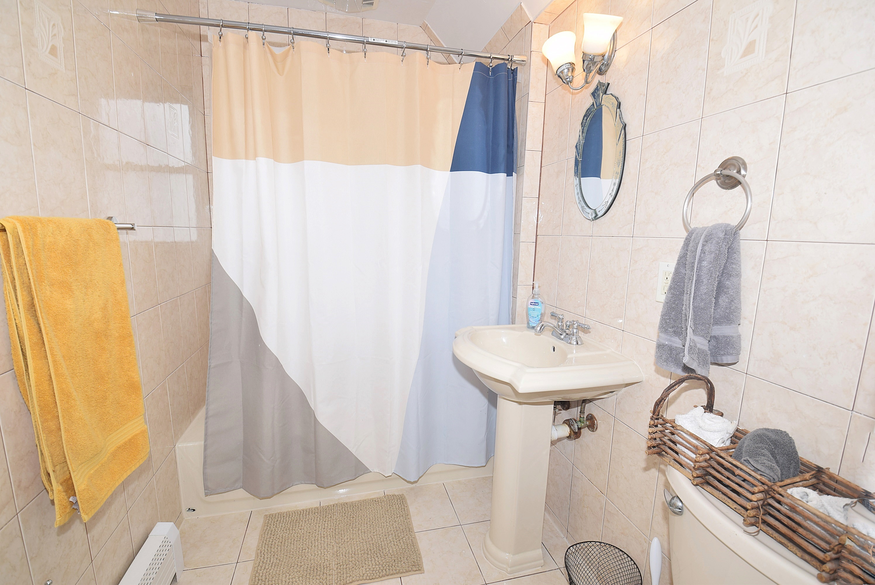 Levittown, New York, 11756, United States, 4 Bedrooms Bedrooms, ,2 BathroomsBathrooms,Residential,For Sale,2000416